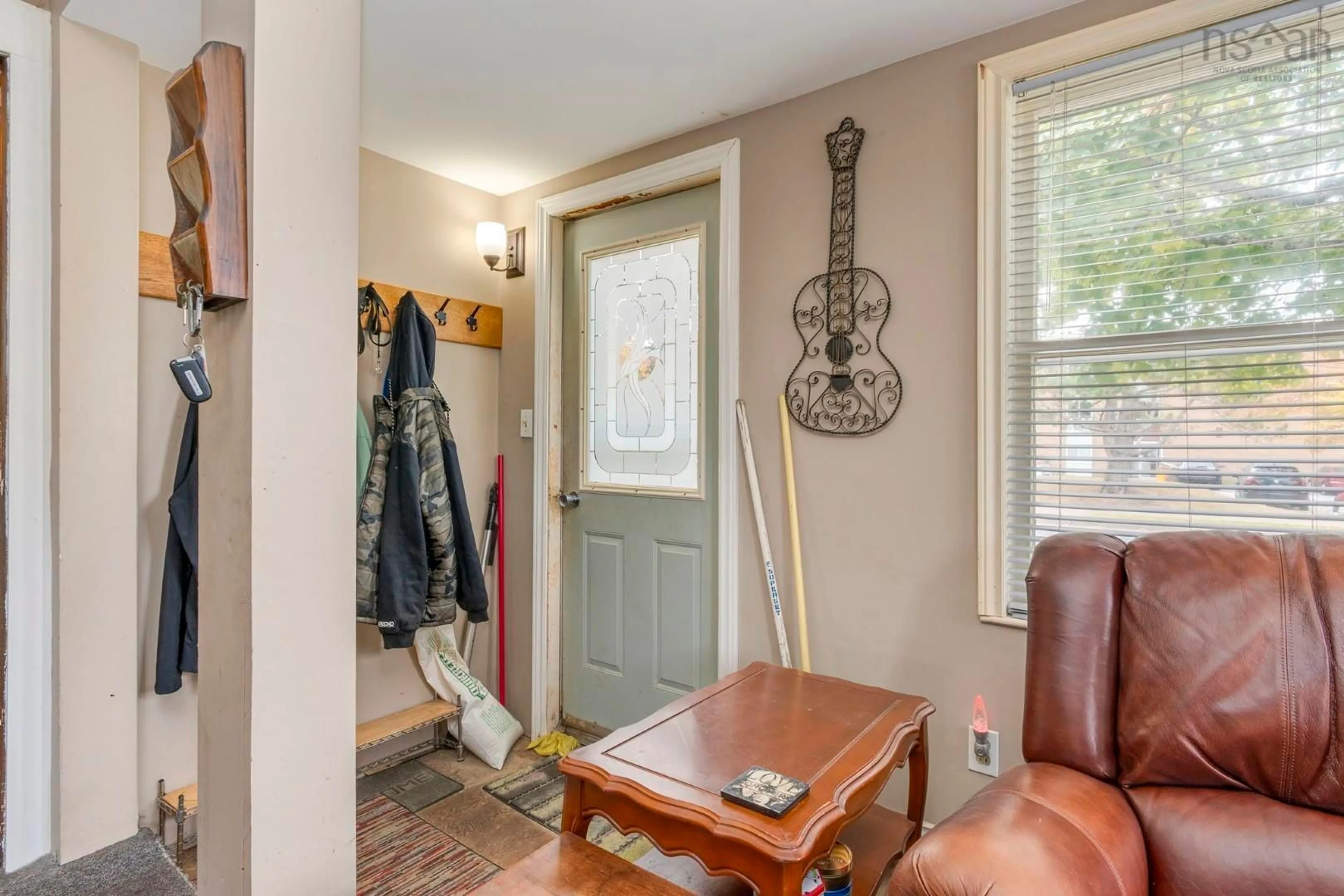Indoor entryway for 77 Gaston Rd, Dartmouth Nova Scotia B2Y 3W8