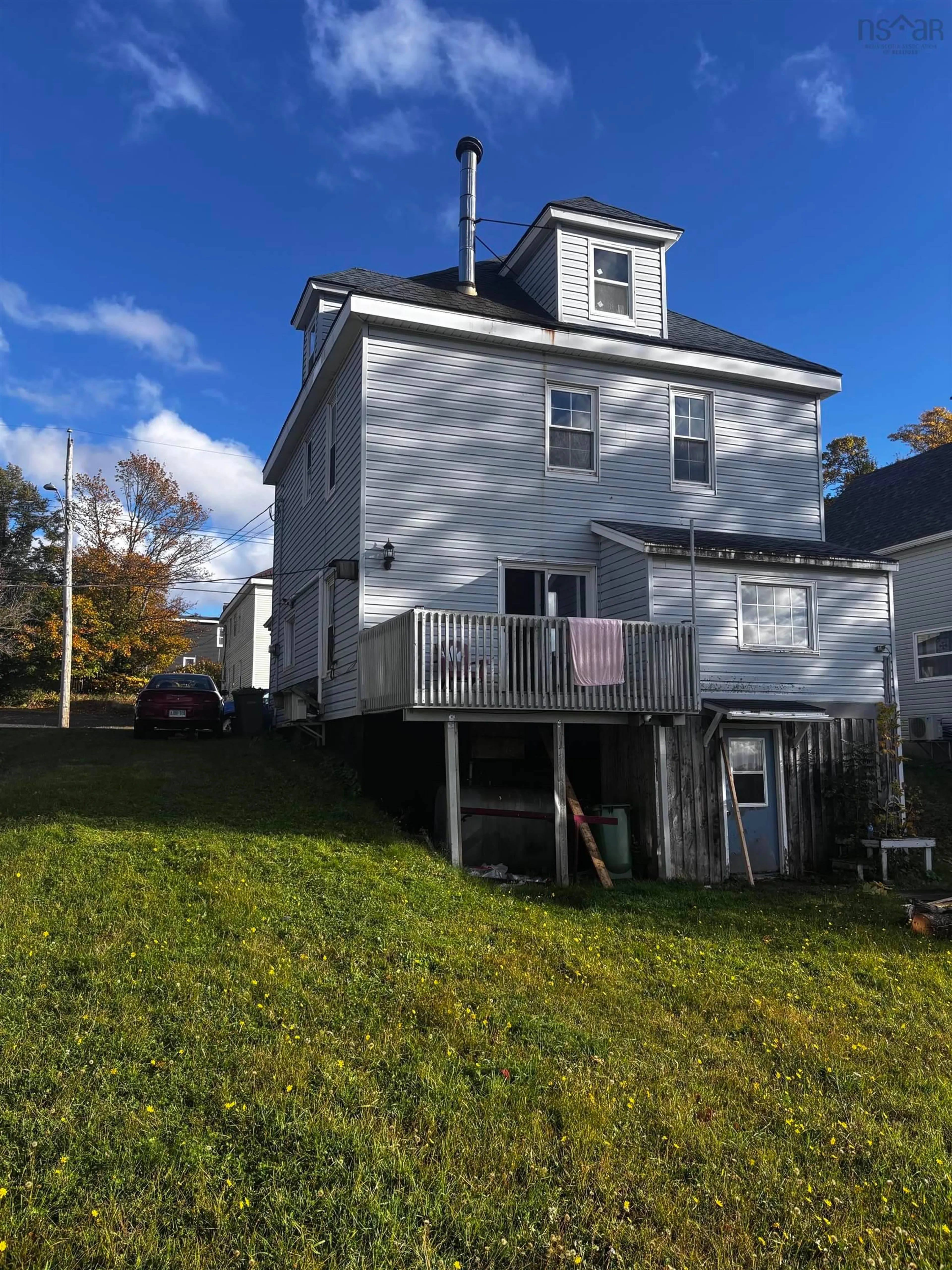 Home with vinyl exterior material, building for 503 Macdonald St, New Glasgow Nova Scotia B2H 2W3