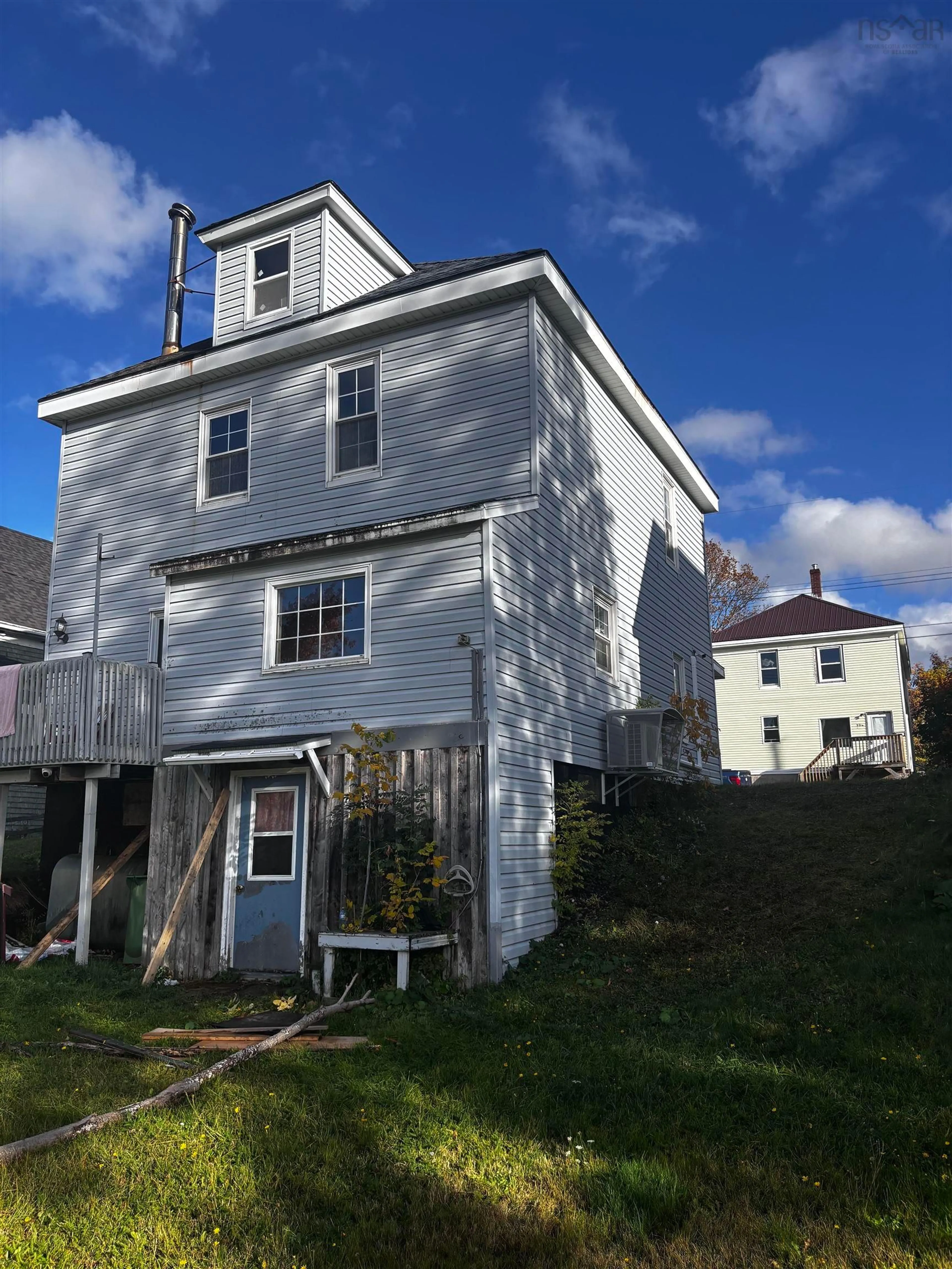 Home with vinyl exterior material, building for 503 Macdonald St, New Glasgow Nova Scotia B2H 2W3