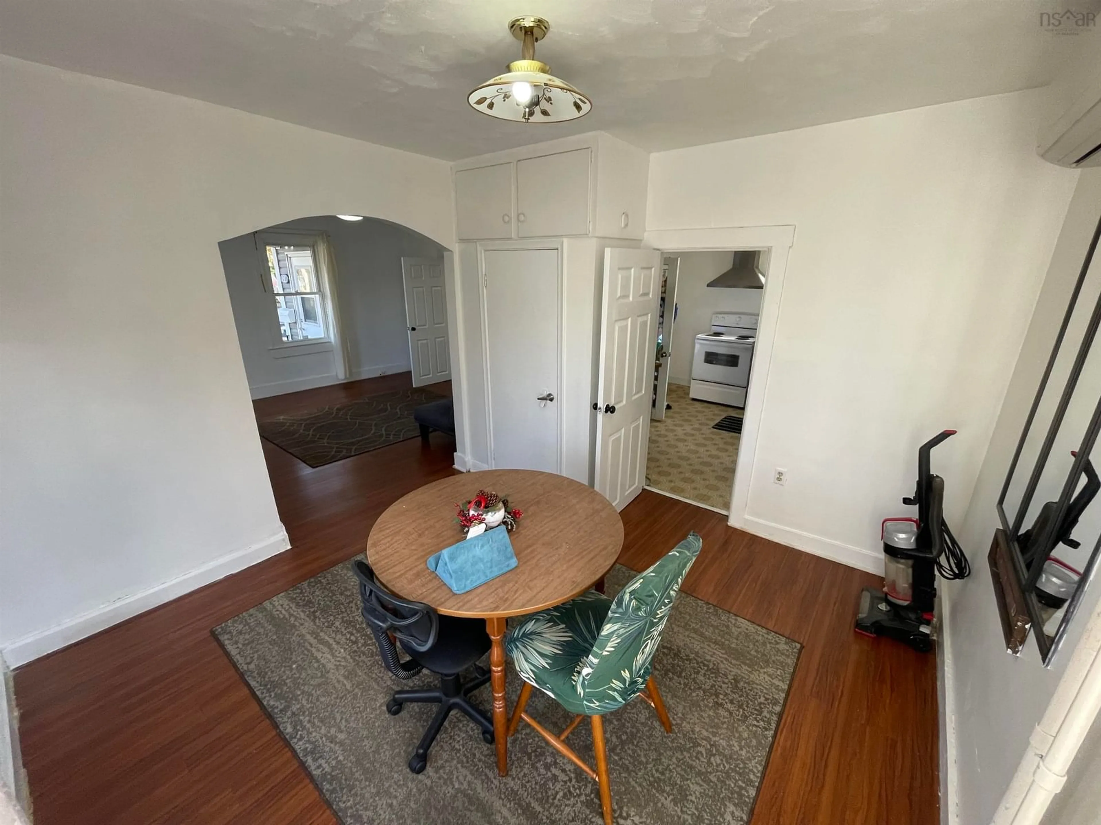 A pic of a room for 180 Inglis St #B, Sydney Nova Scotia B1P 1X2