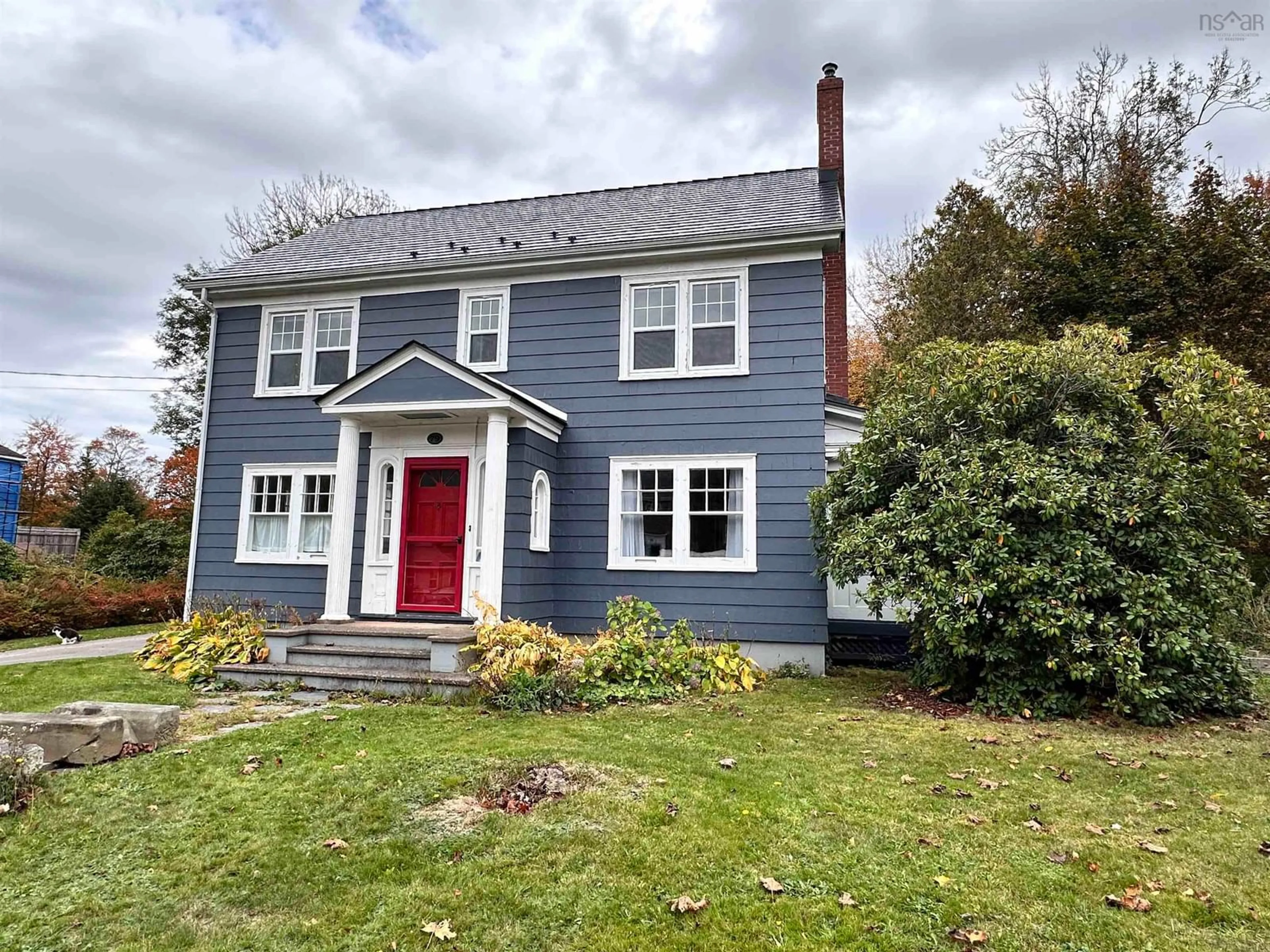 Home with vinyl exterior material, street for 79 Waterloo St, Liverpool Nova Scotia B0T 1K0