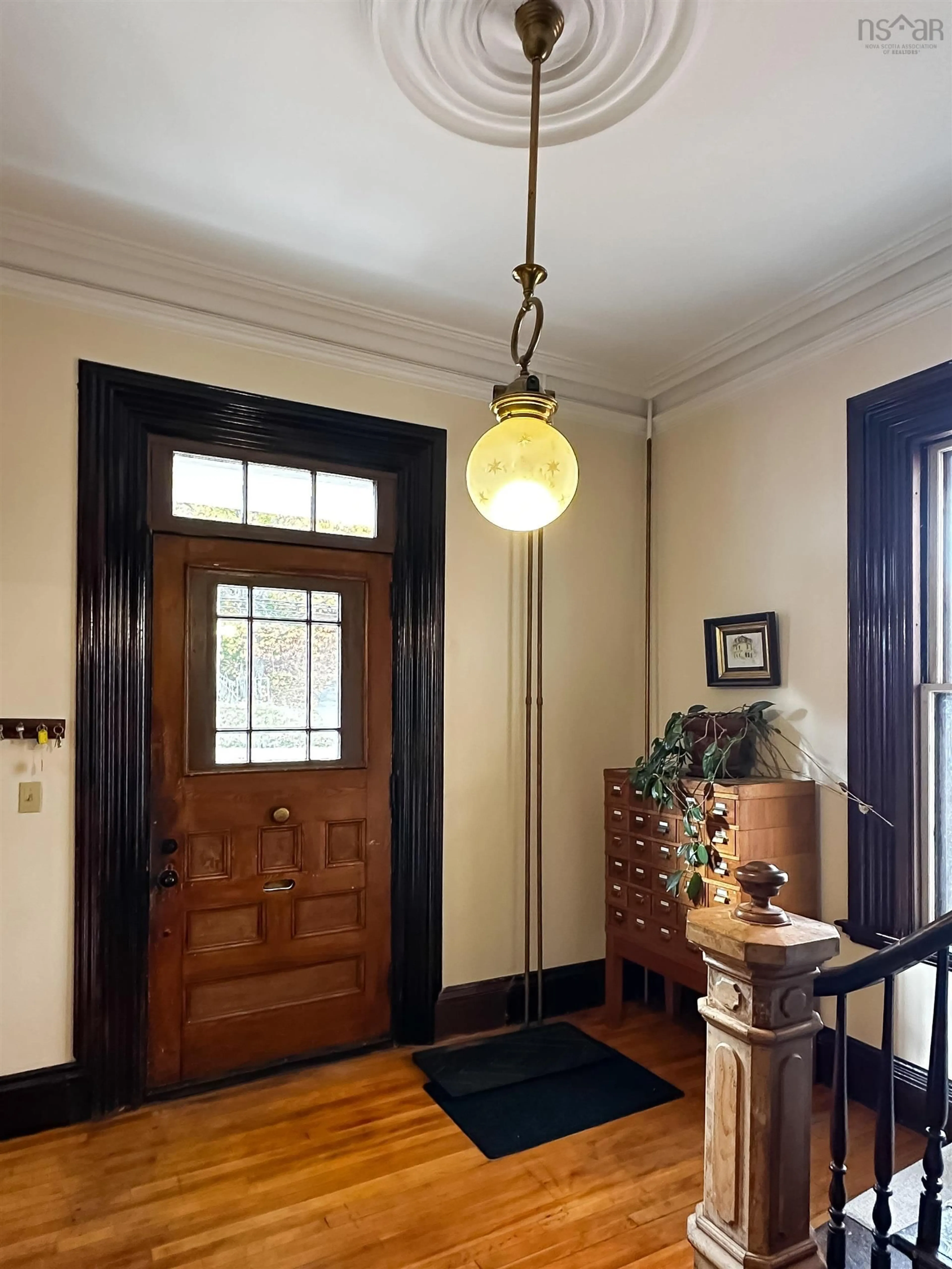 Indoor foyer for 525 Main St, Kentville Nova Scotia B4N 1L4