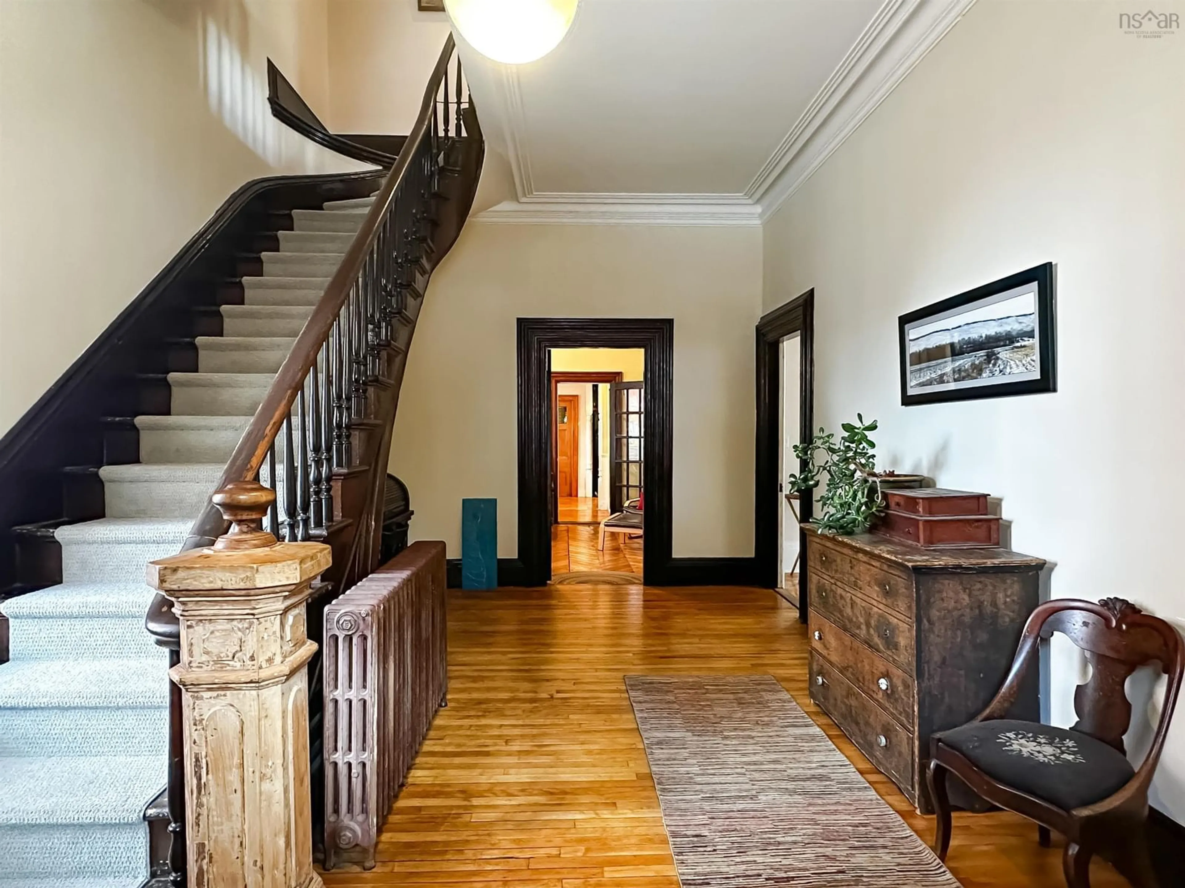 Indoor foyer for 525 Main St, Kentville Nova Scotia B4N 1L4