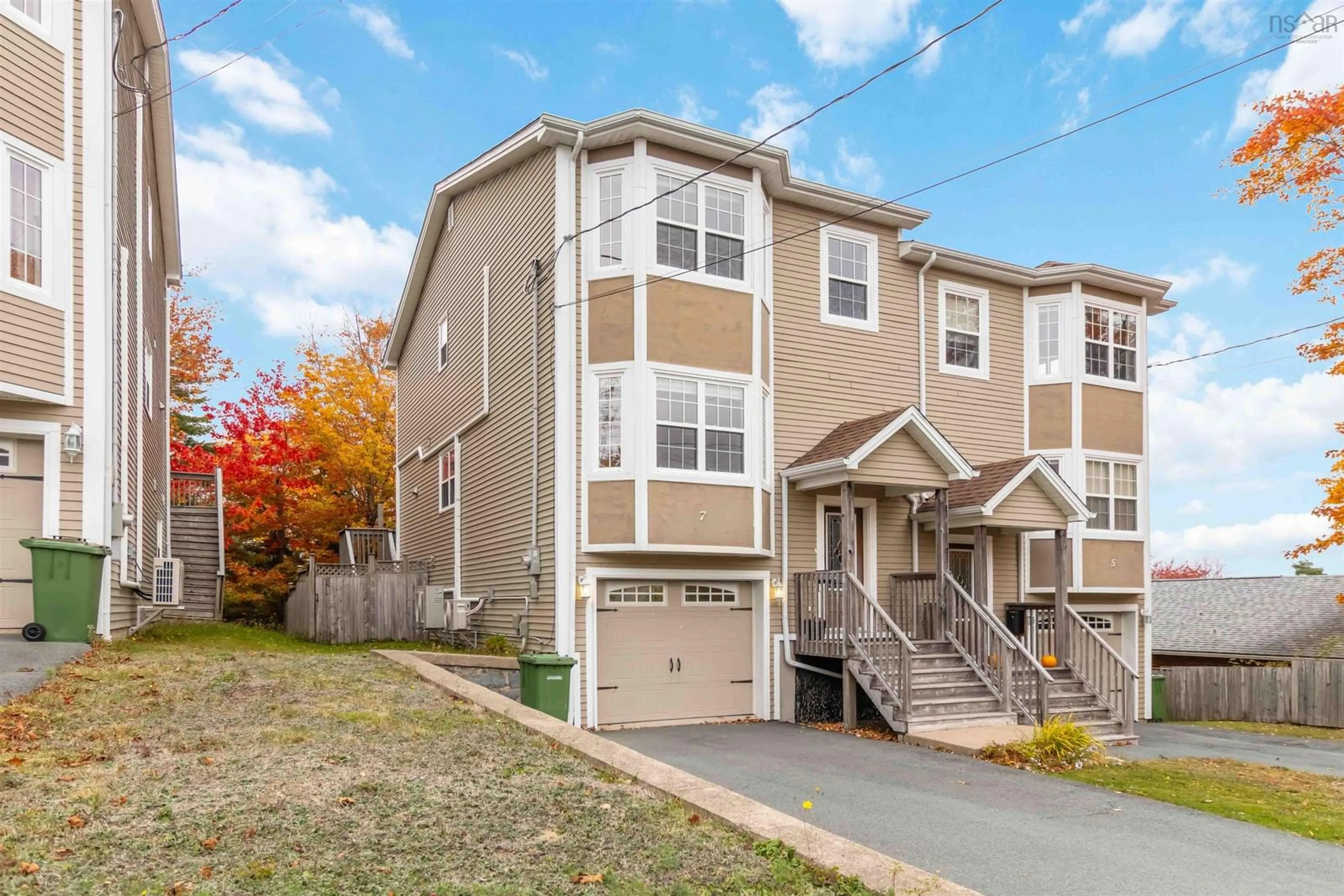 Home with vinyl exterior material, street for 7 Walsh Court, Halifax Nova Scotia B3N 3G8
