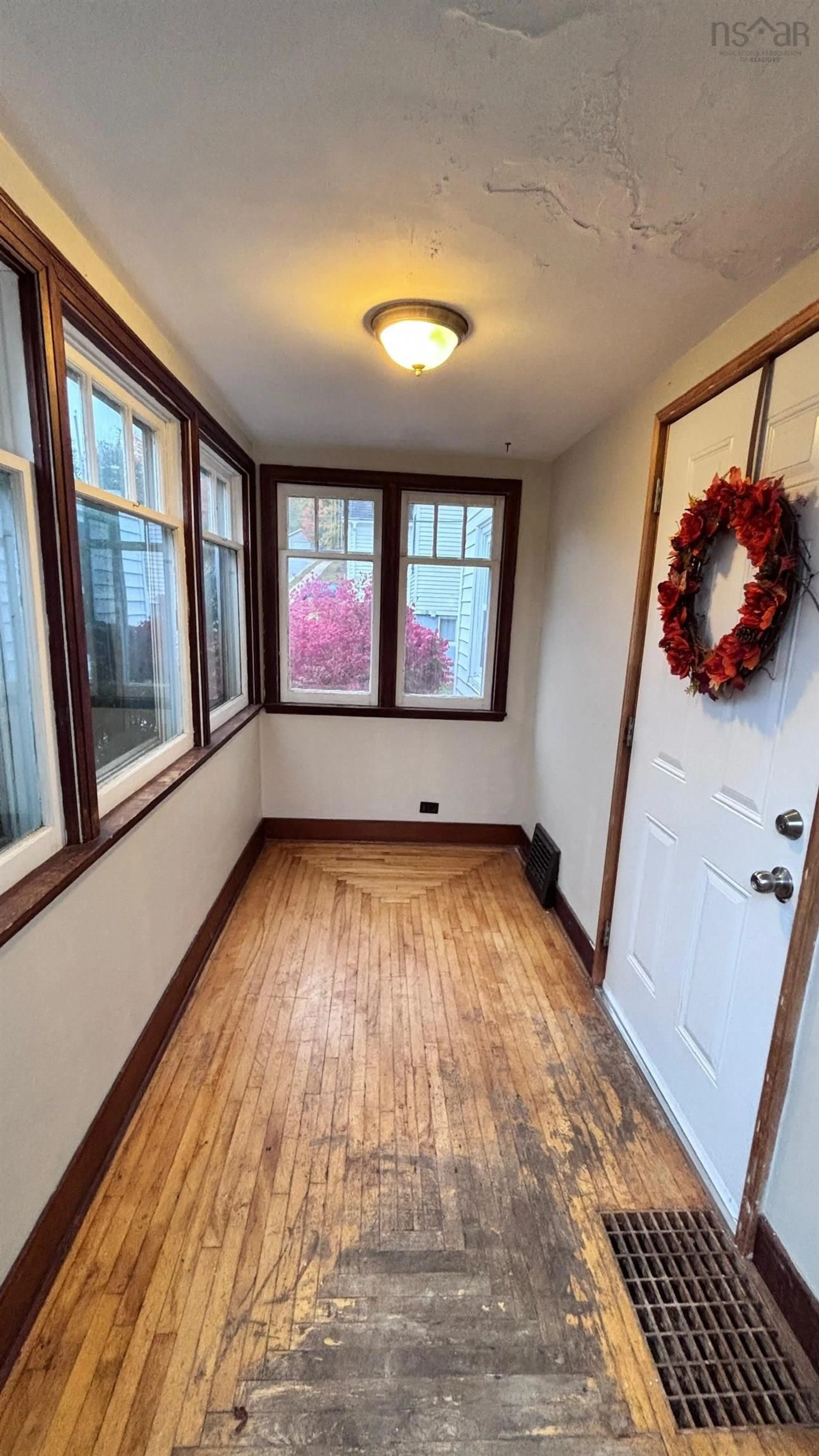 Indoor entryway for 170 Dominion St, Truro Nova Scotia B2N 3P5