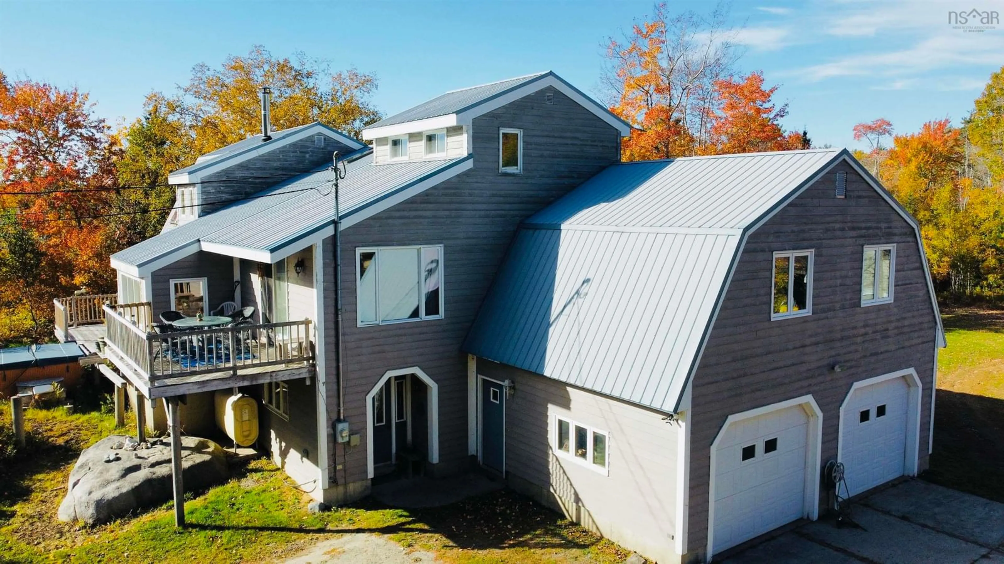 Home with vinyl exterior material, building for 187 Hartz Point Rd, Shelburne Nova Scotia B0T 1W0