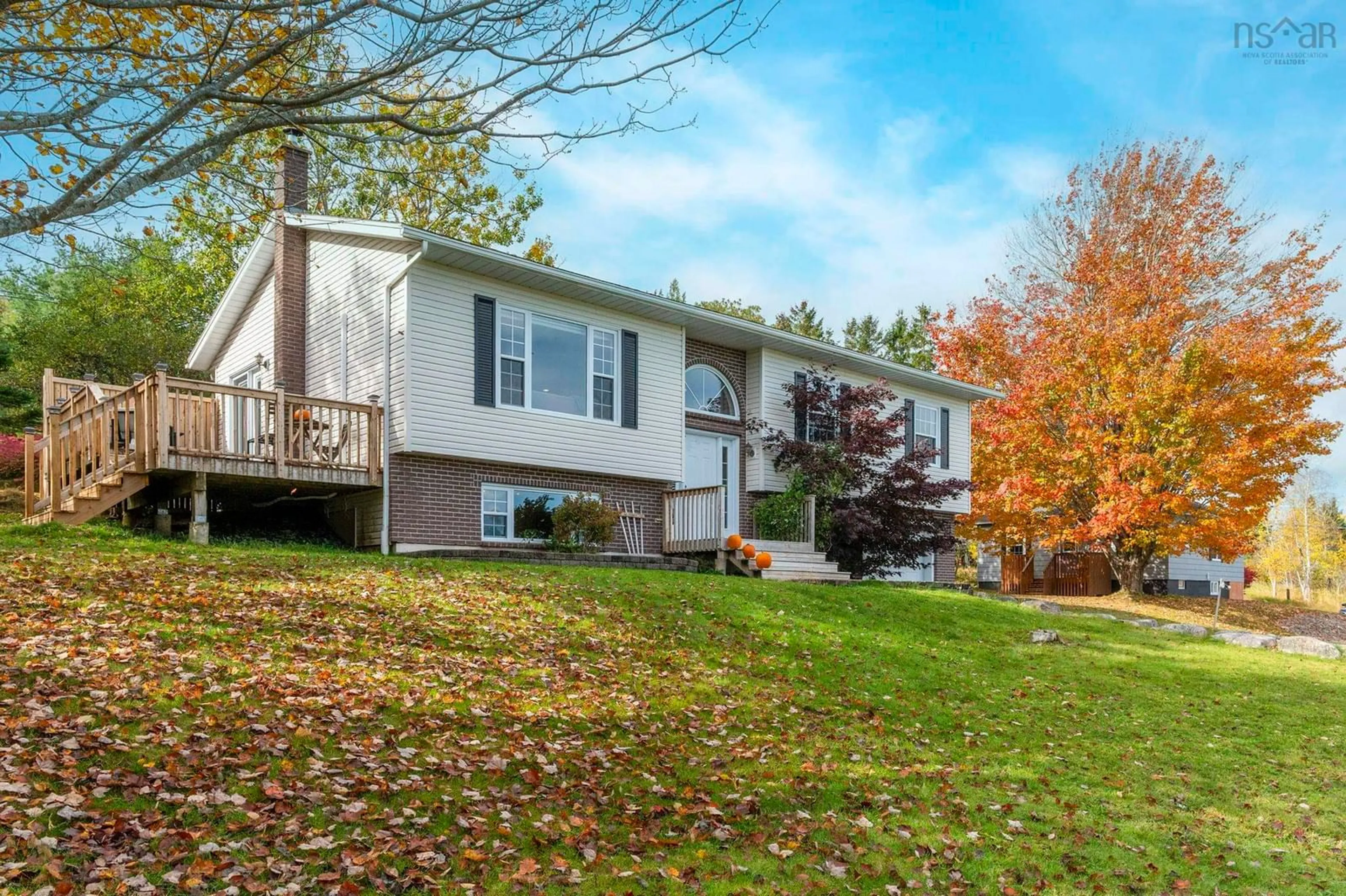 Home with vinyl exterior material, mountain view for 85 Knickle Rd, Lunenburg Nova Scotia B0J 2C0