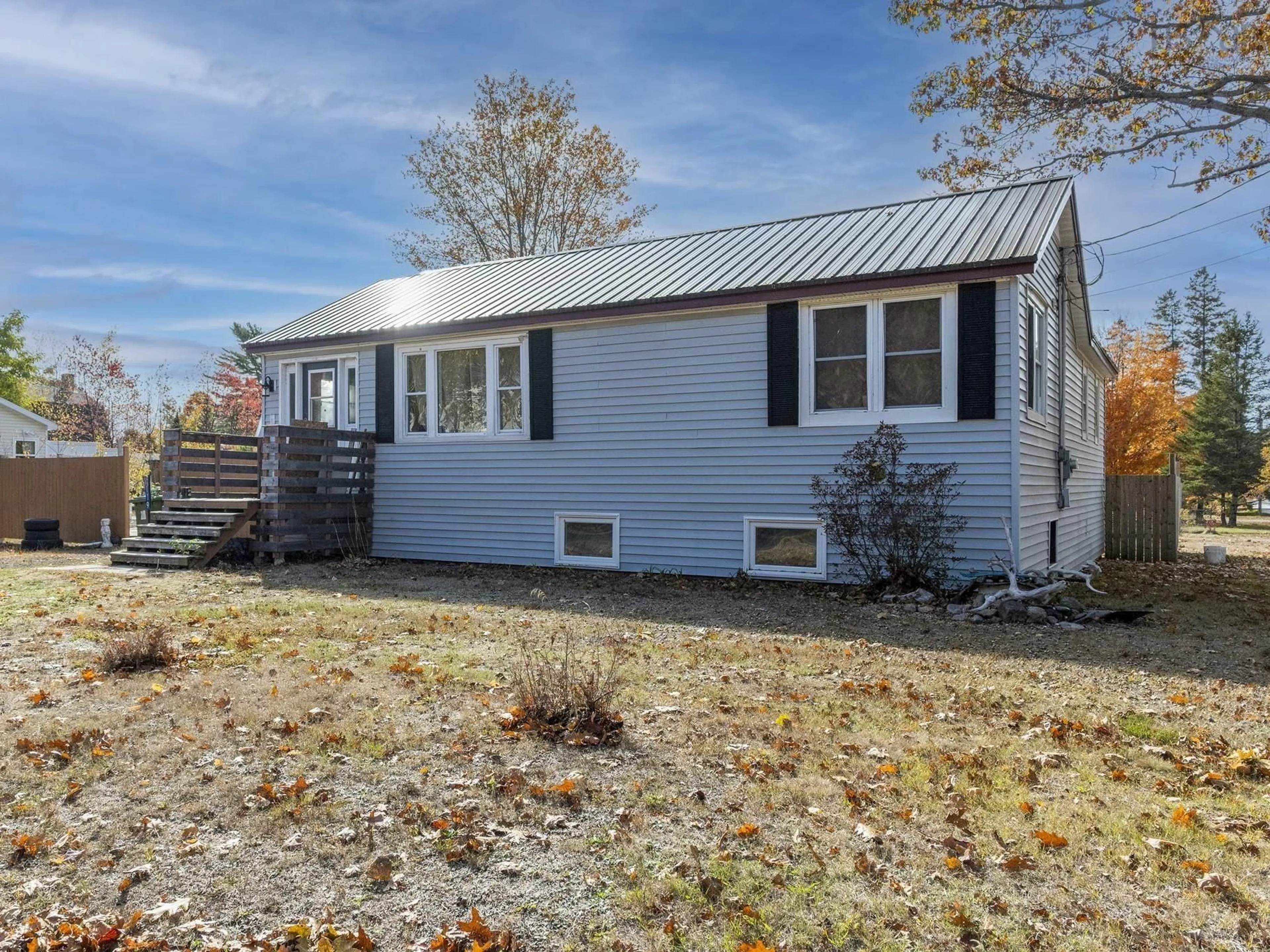 Home with vinyl exterior material, street for 1119 Neily Crescent, Greenwood Nova Scotia B0P 1R0