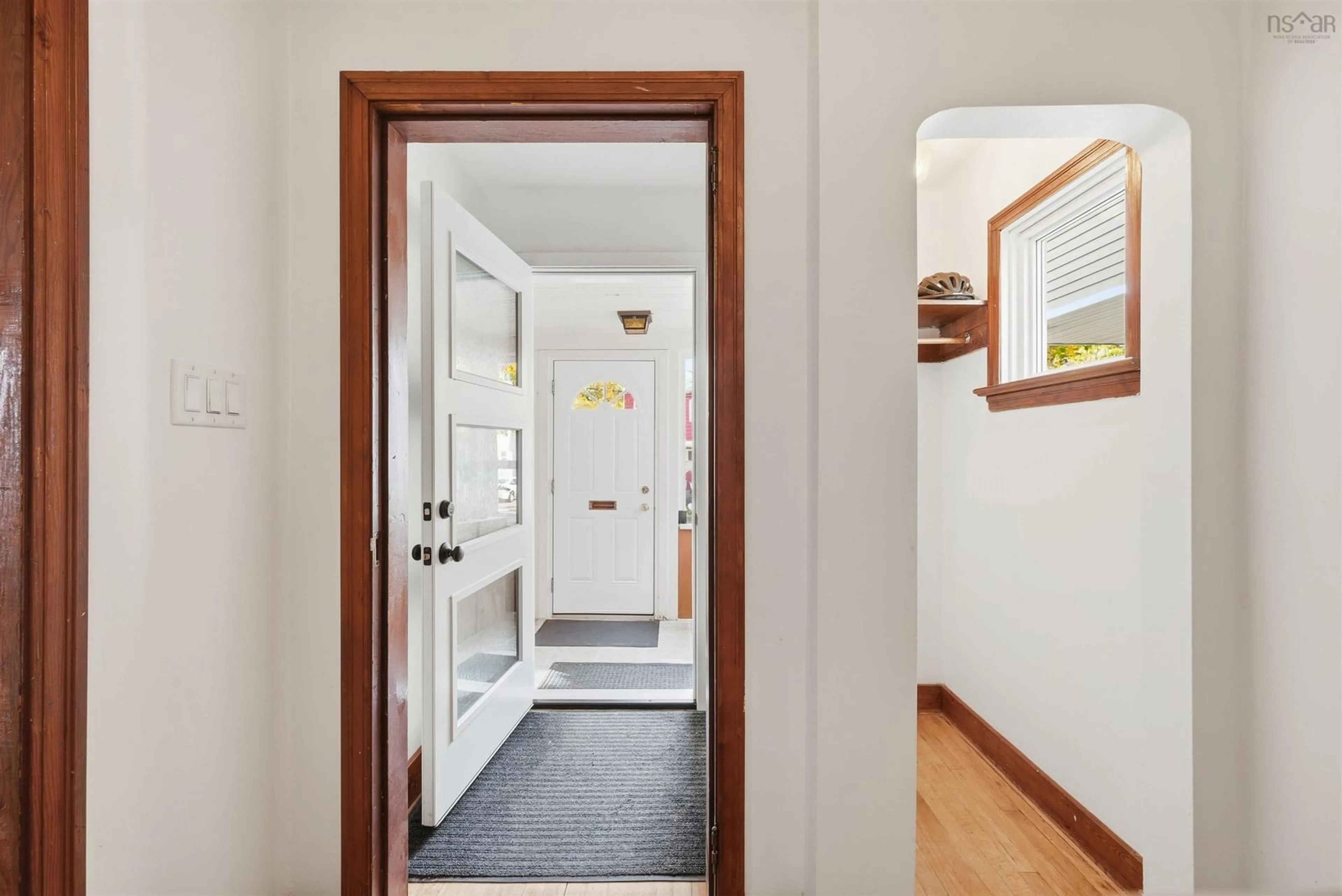 Indoor entryway for 2573 Beech St, Halifax Nova Scotia B3L 2X9