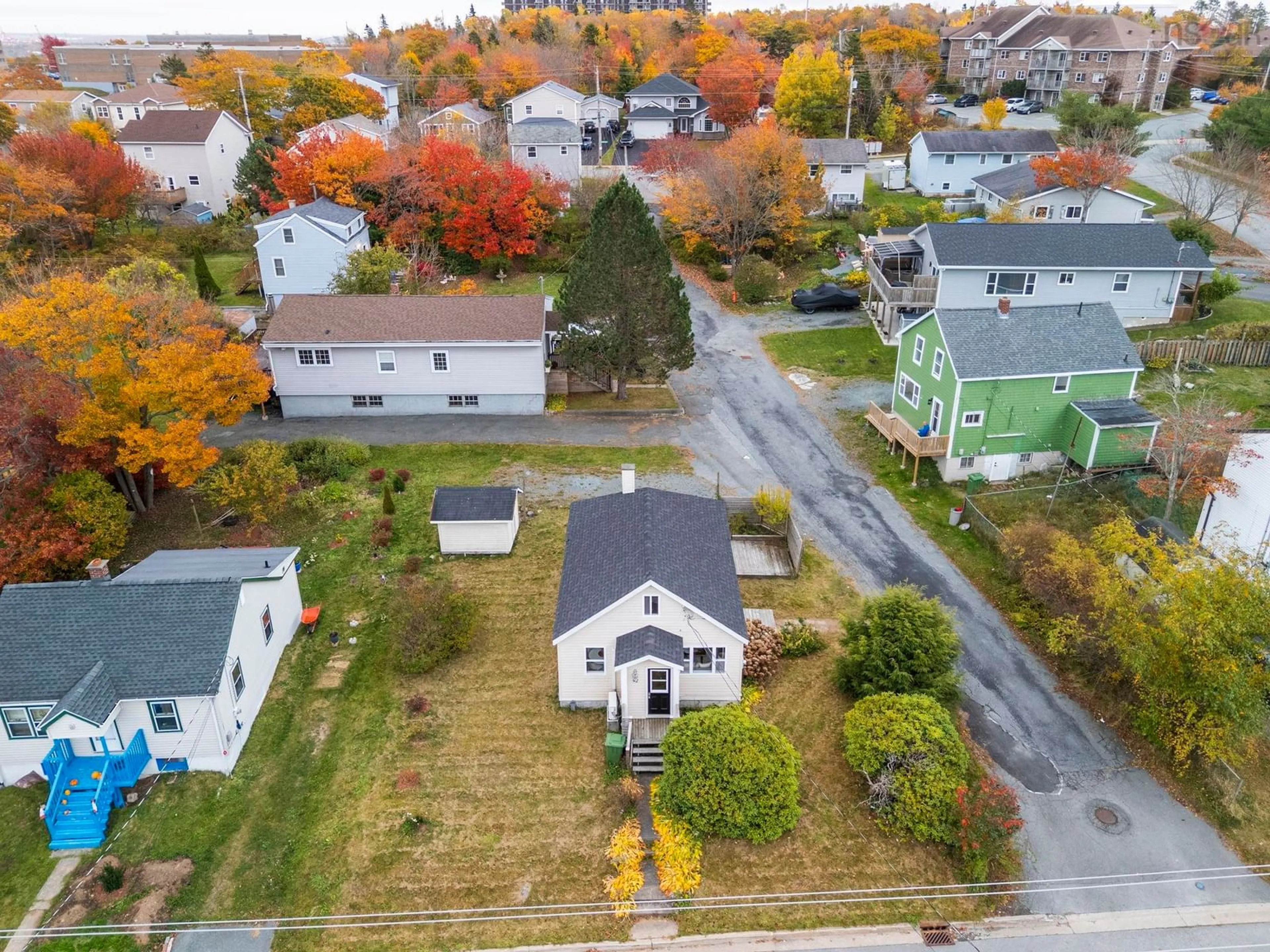 A pic from outside/outdoor area/front of a property/back of a property/a pic from drone, street for 92 Withrod Dr, Halifax Nova Scotia B3N 1B7