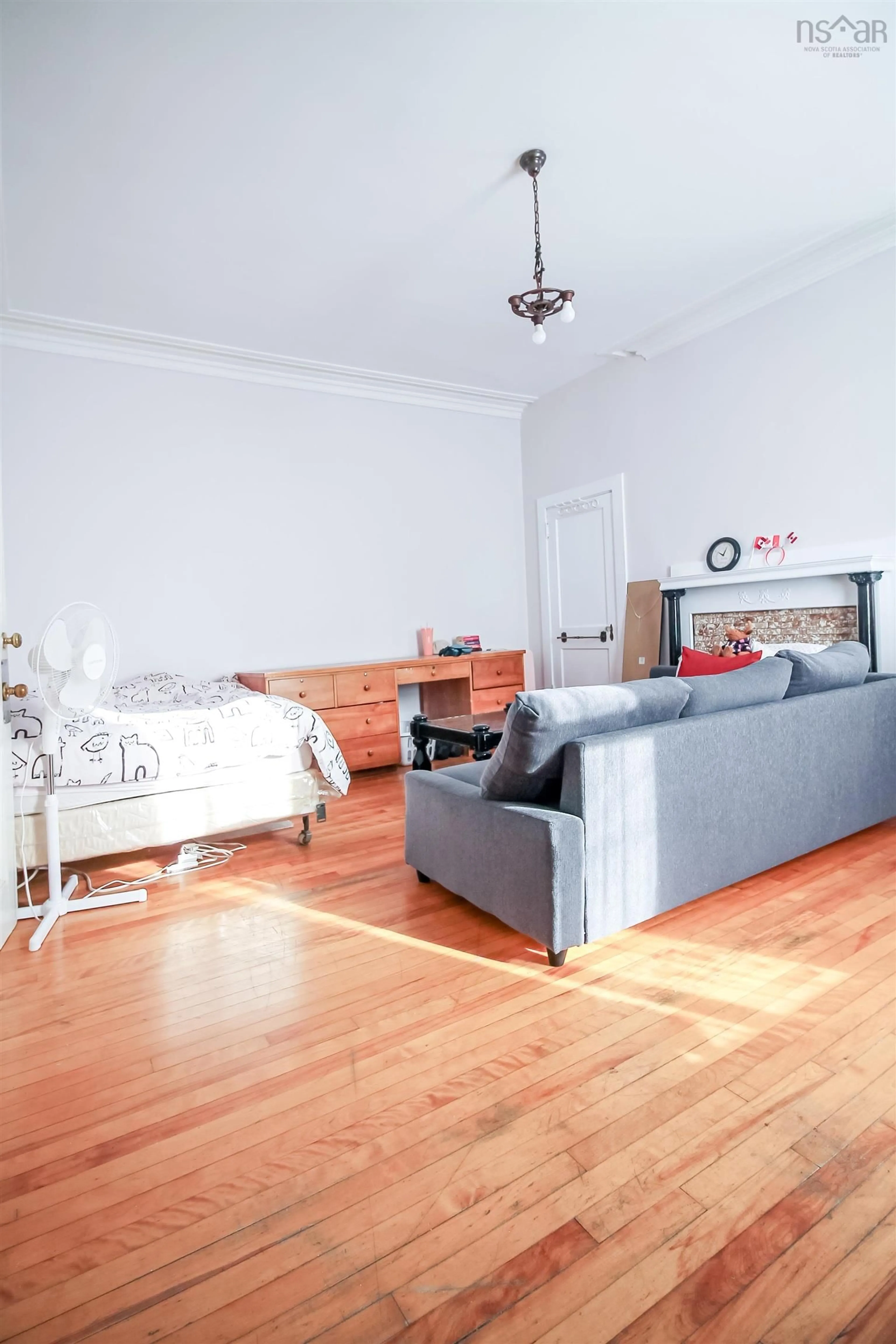 Living room with furniture, wood/laminate floor for 5283 South St, Halifax Peninsula Nova Scotia B3J 1A3