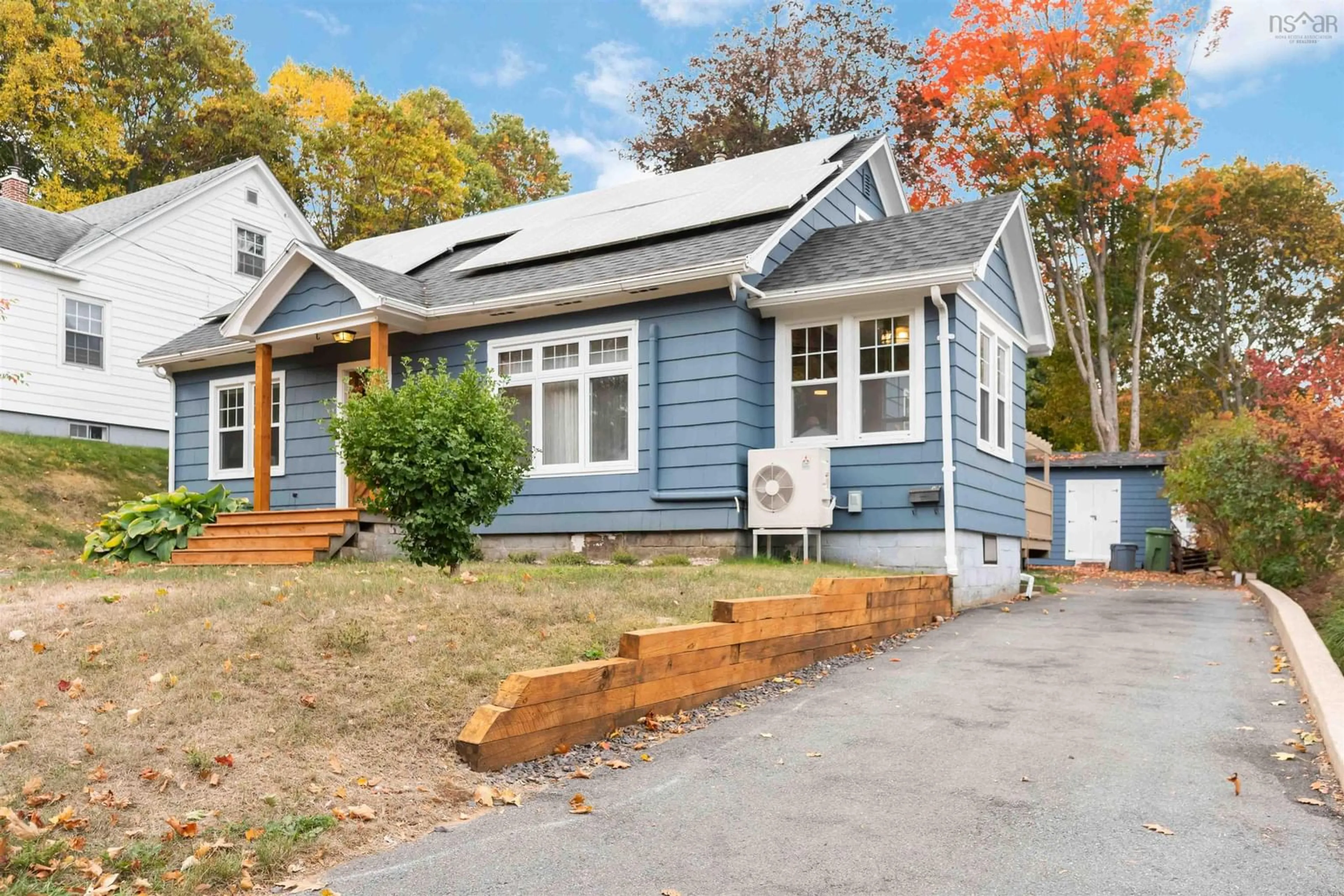 Home with vinyl exterior material, street for 19 Glenview Ave, Kentville Nova Scotia B4N 2R4