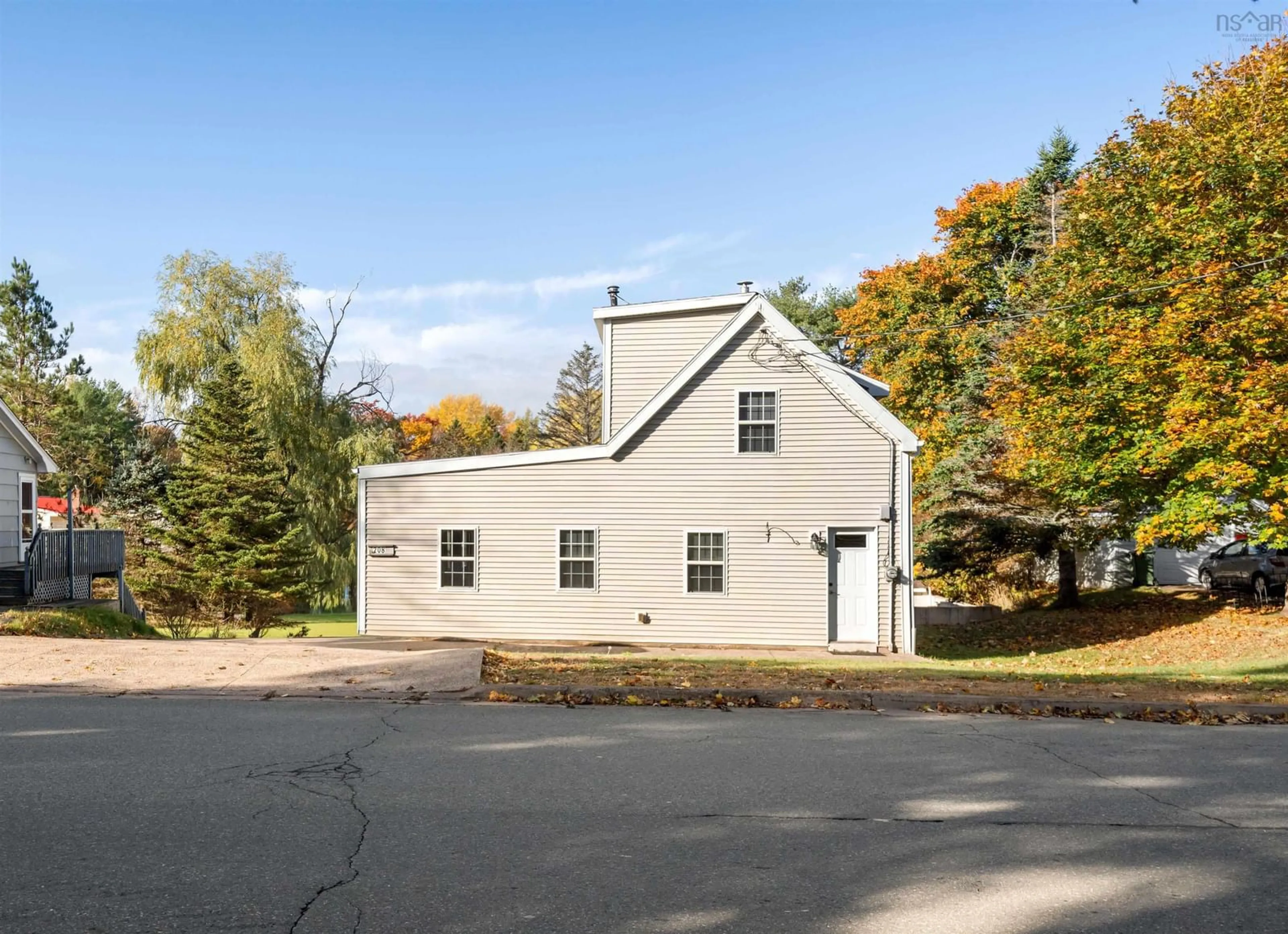Home with vinyl exterior material, building for 208 Pleasant St, Truro Nova Scotia B2N 3S8