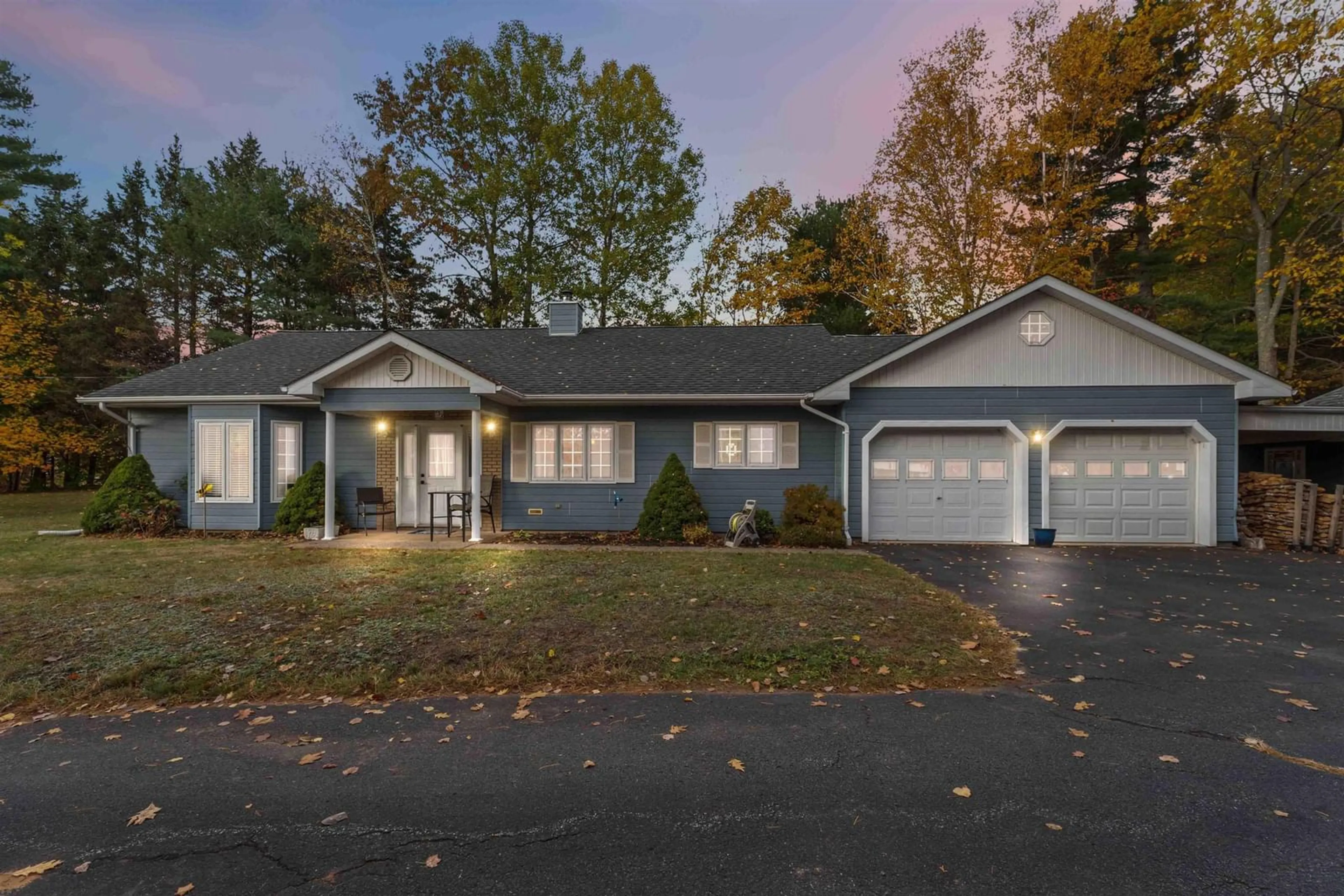 Home with vinyl exterior material, street for 753 Park St, Kentville Nova Scotia B4N 3V7