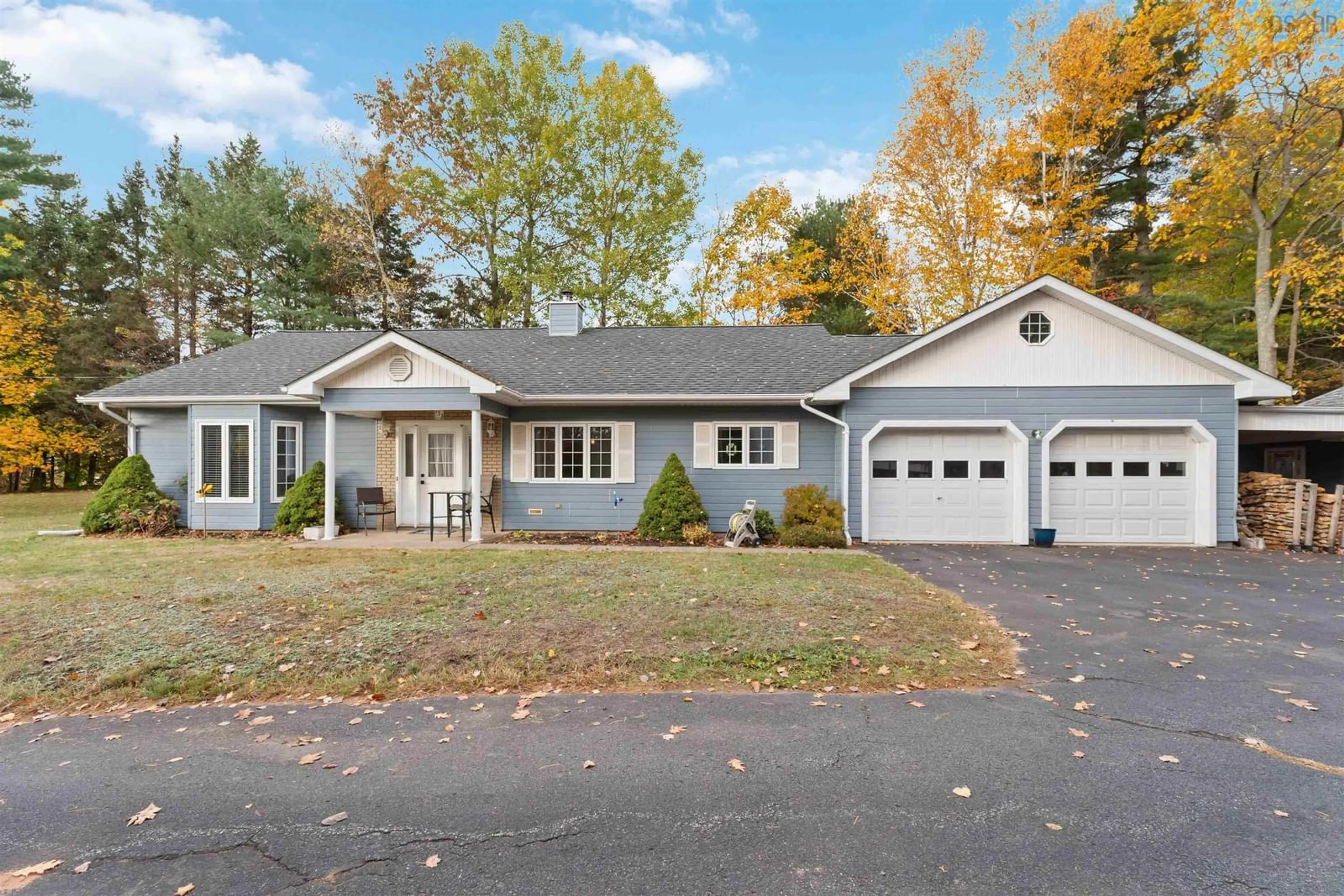 Home with vinyl exterior material, street for 753 Park St, Kentville Nova Scotia B4N 3V7