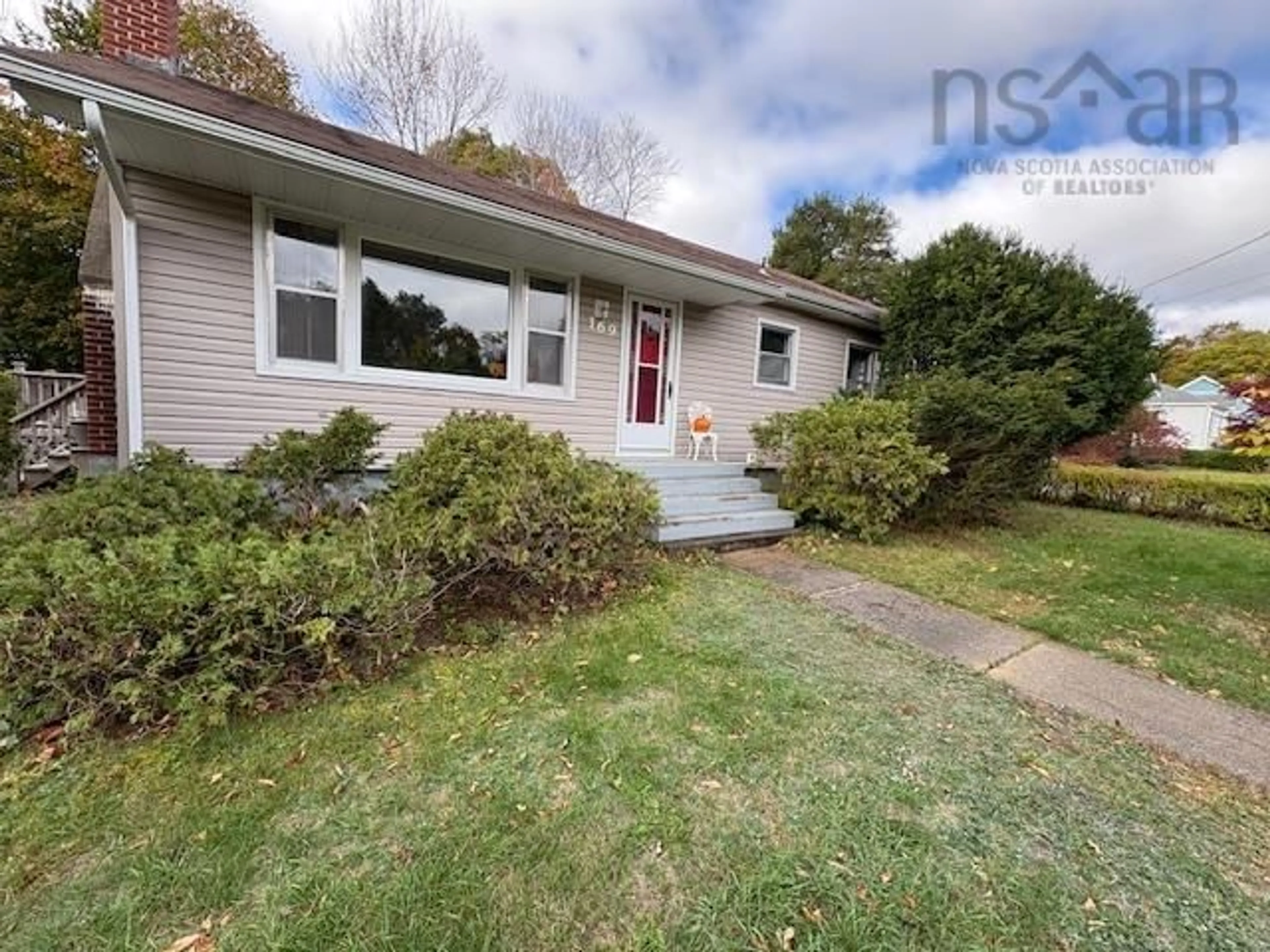 Home with vinyl exterior material, street for 169 Crescent St, Bridgewater Nova Scotia B4V 1L1