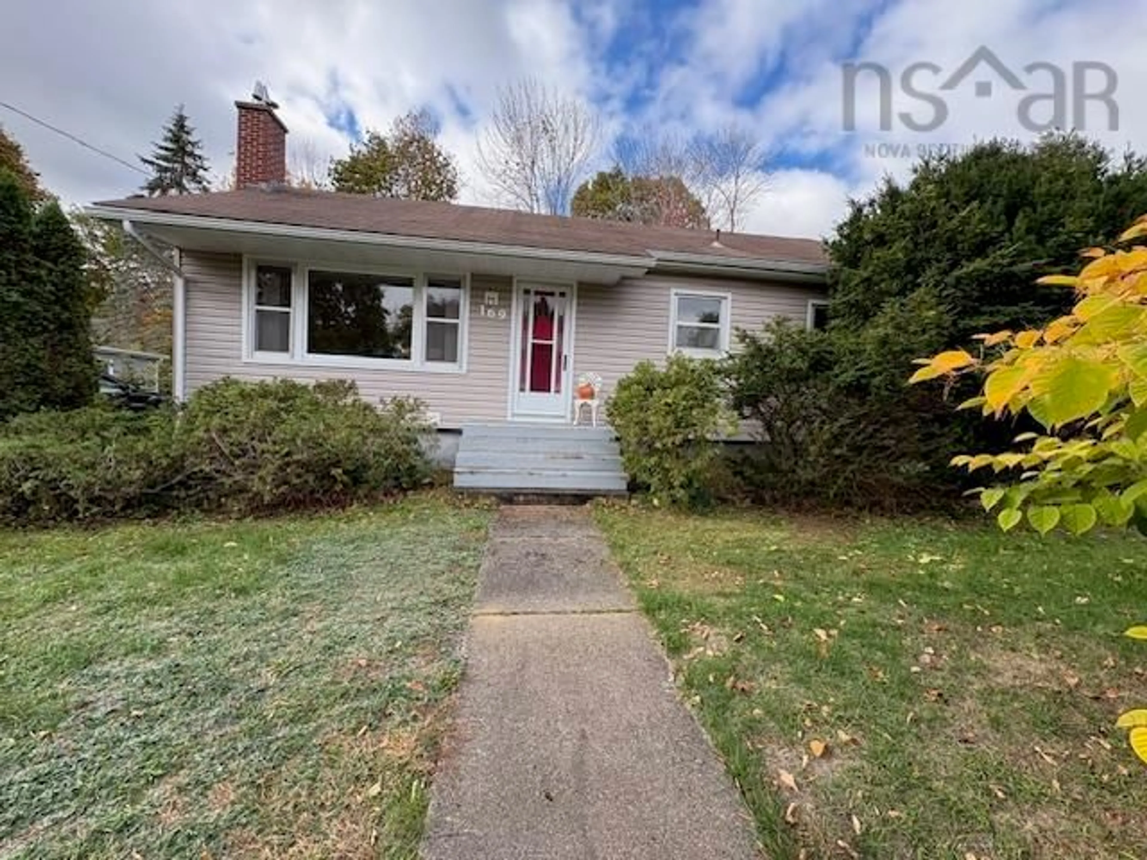 Home with vinyl exterior material, street for 169 Crescent St, Bridgewater Nova Scotia B4V 1L1