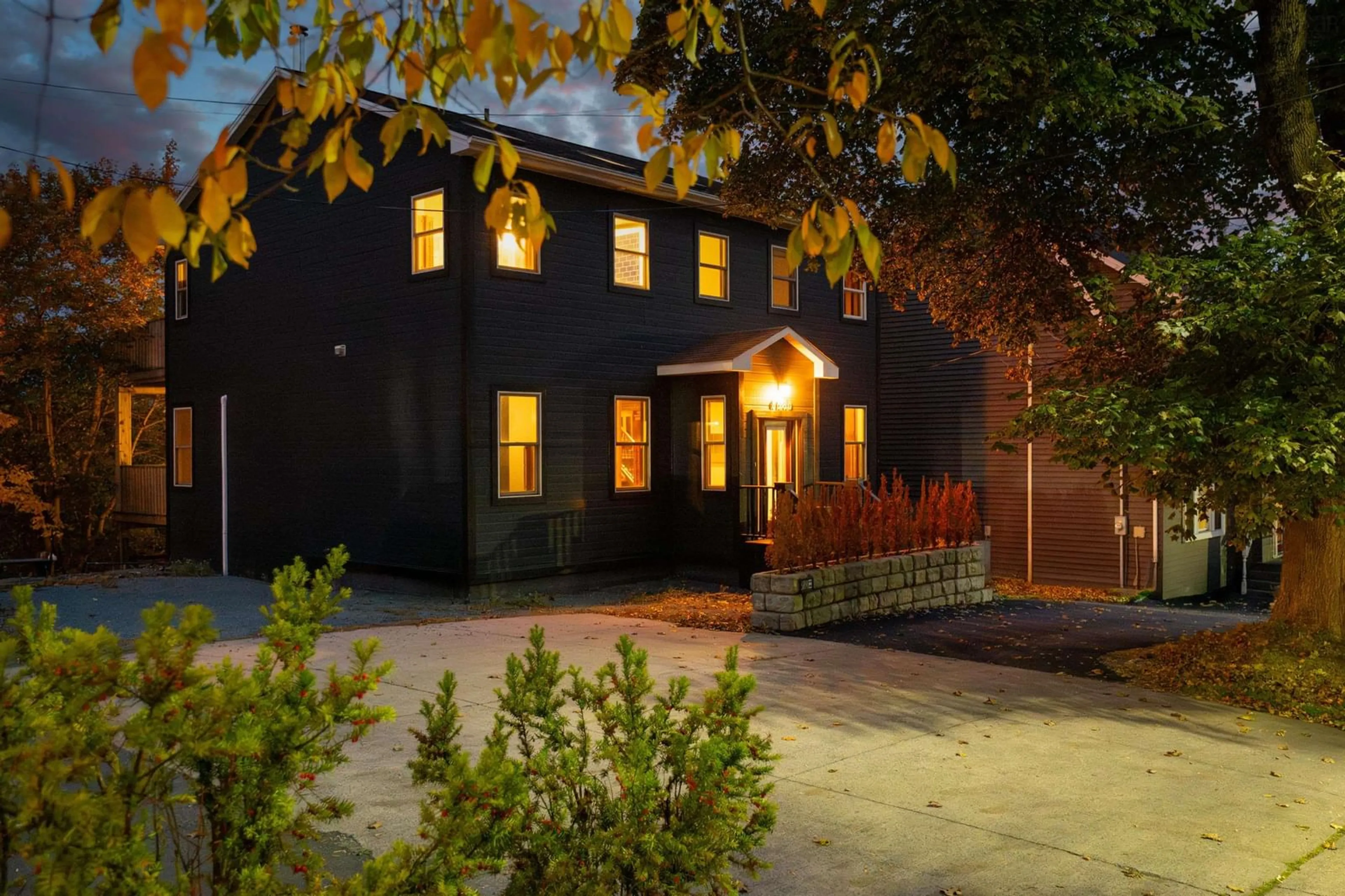 Patio, street for 6880 Quinpool Rd, Halifax Nova Scotia B3L 1C4