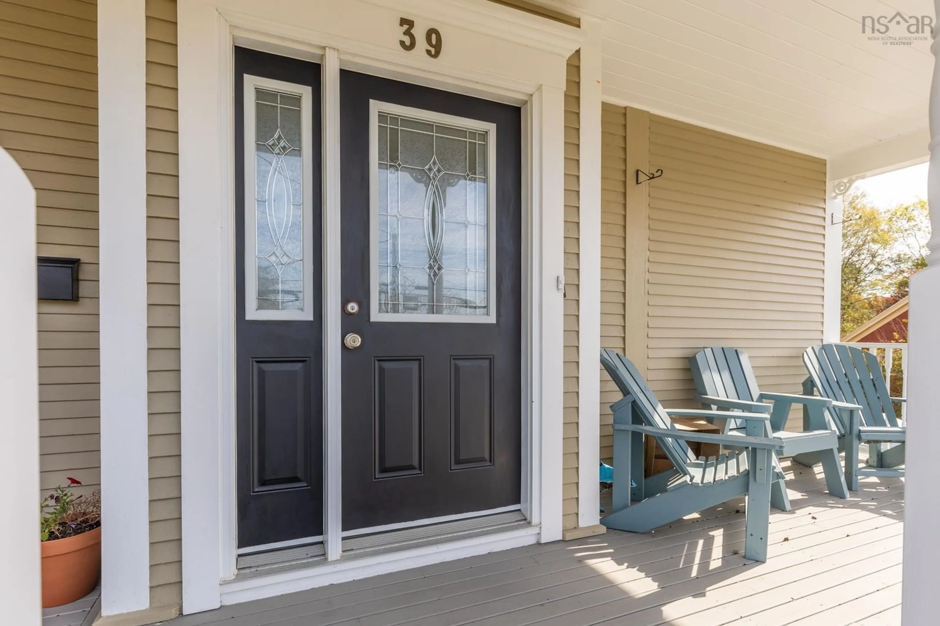 Indoor entryway for 39 Brunswick St, Yarmouth Nova Scotia B5A 2E7