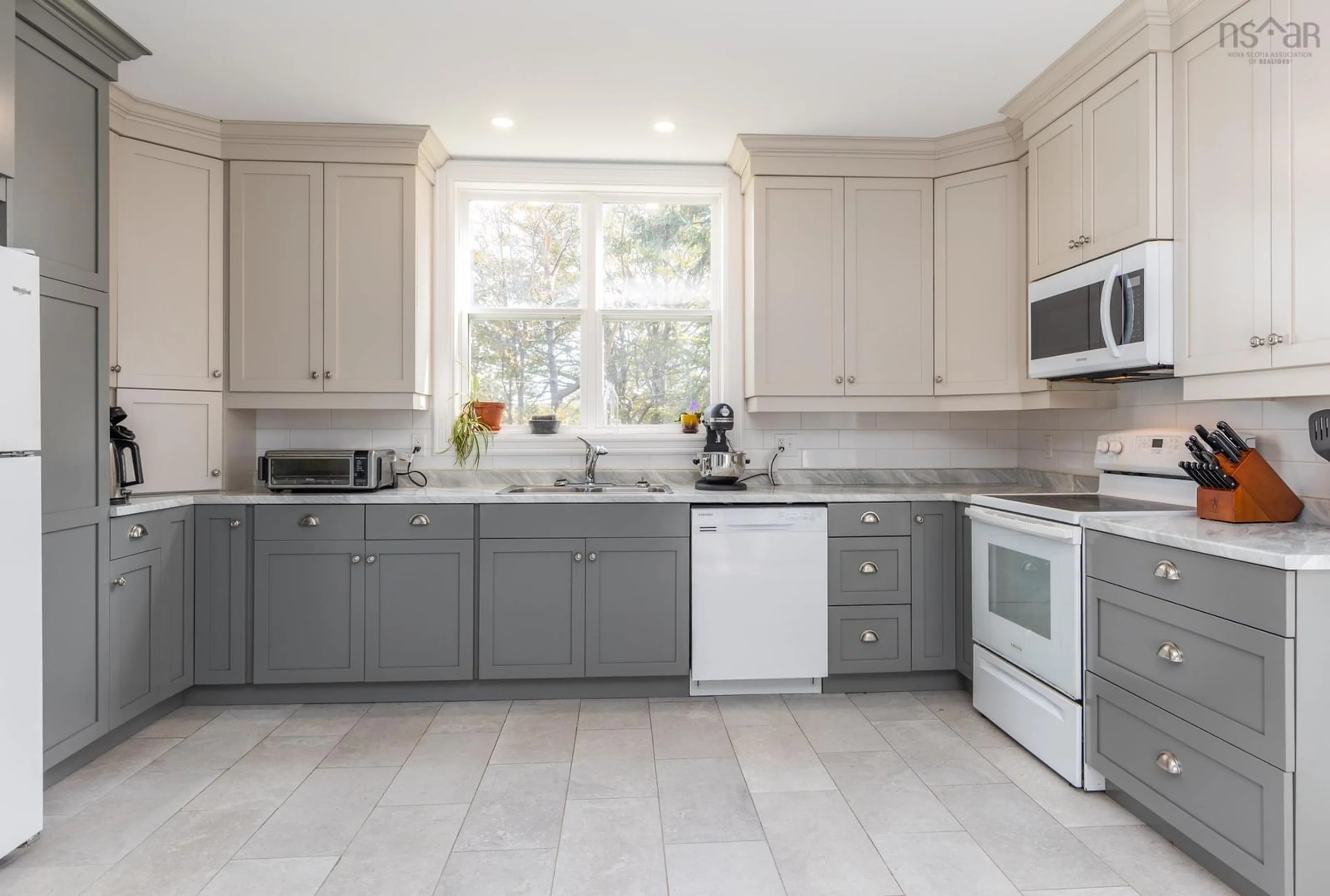 Unknown for 39 Brunswick St, Yarmouth Nova Scotia B5A 2E7