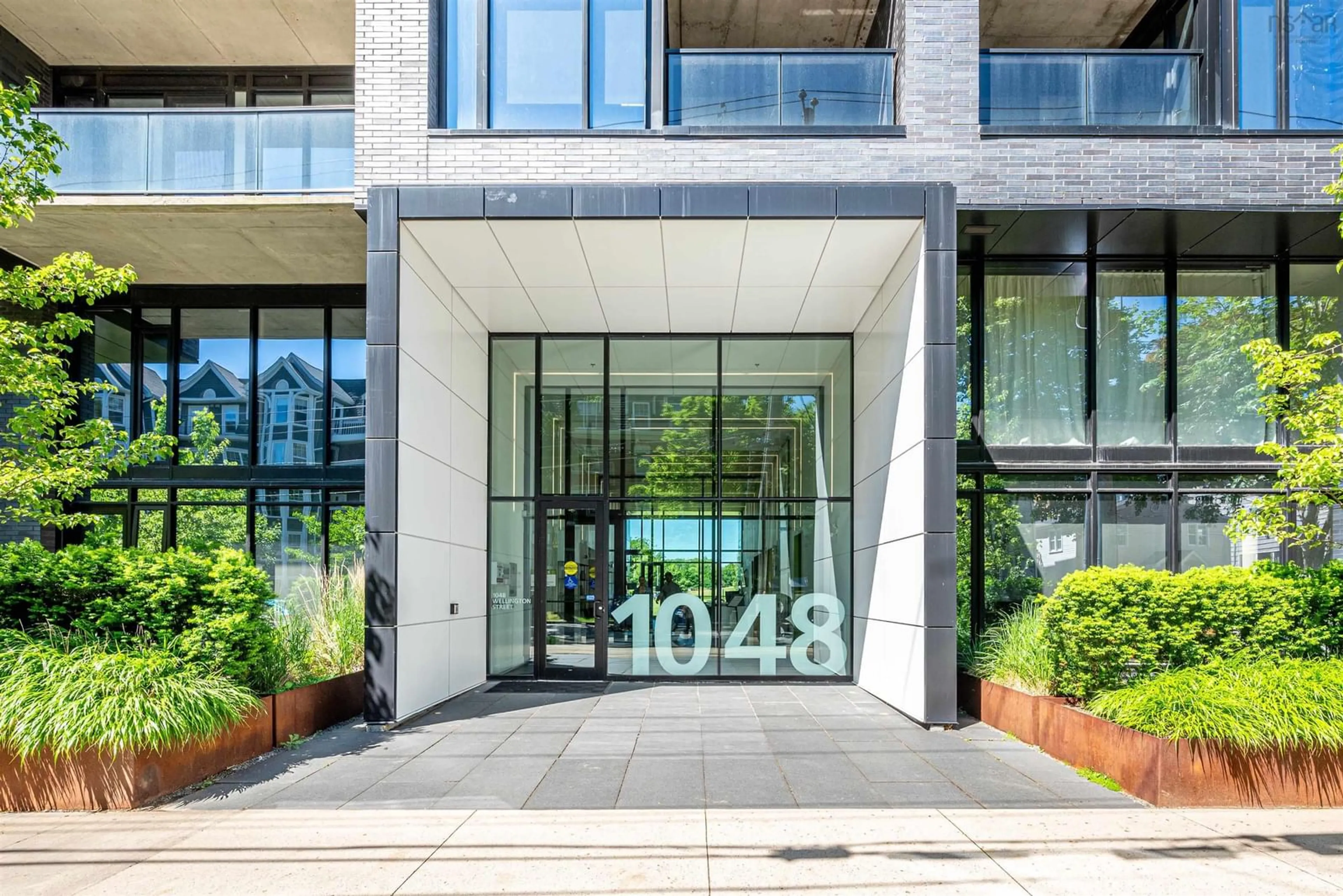 Indoor foyer for 1048 Wellington St #602, Halifax Nova Scotia B3H 0C2