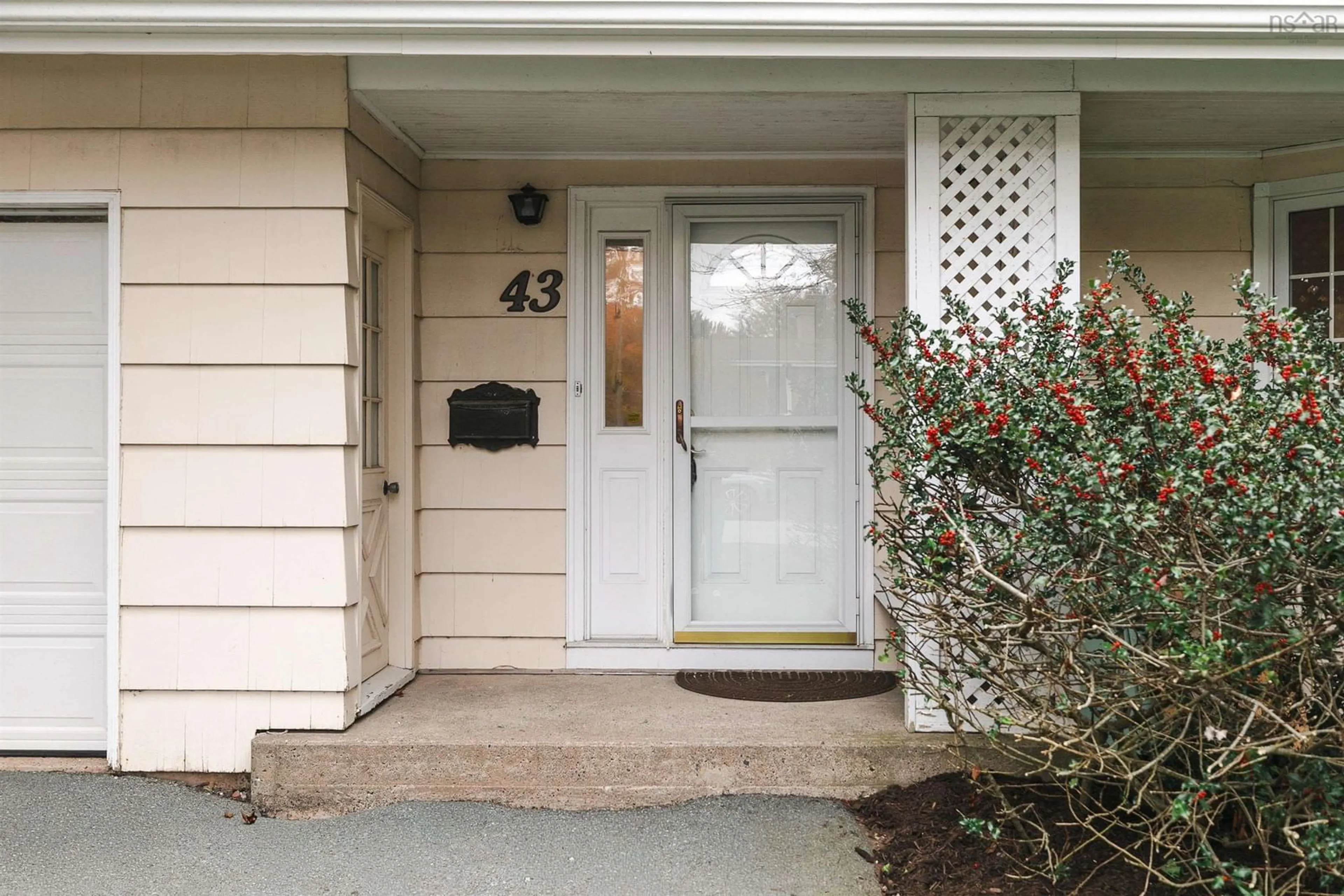 Indoor entryway for 43 Deepwood Cres, Halifax Nova Scotia B3M 2Y5