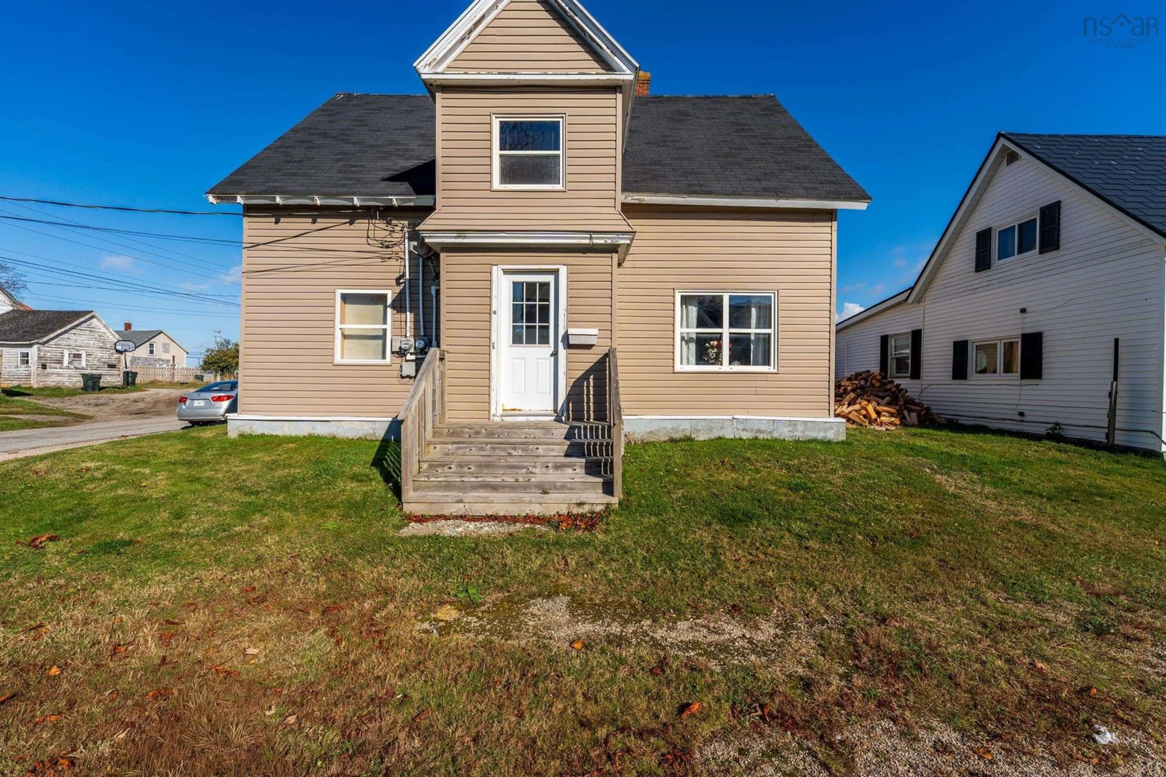 Home with vinyl exterior material, street for 16 Commercial St, Yarmouth Nova Scotia B5A 3R6