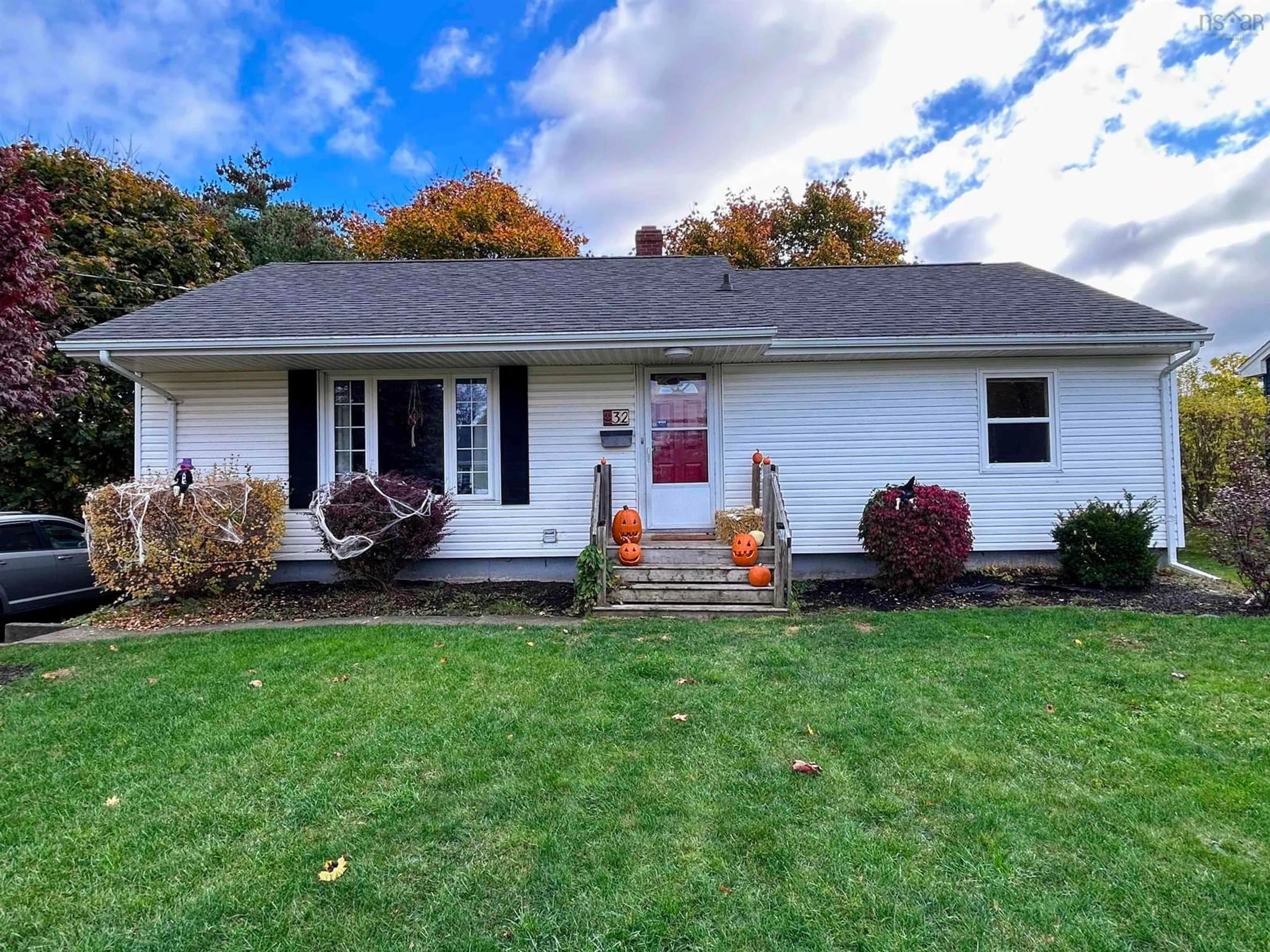 Home with vinyl exterior material, street for 32 Lawson Ave, Dartmouth Nova Scotia B2W 2Z3