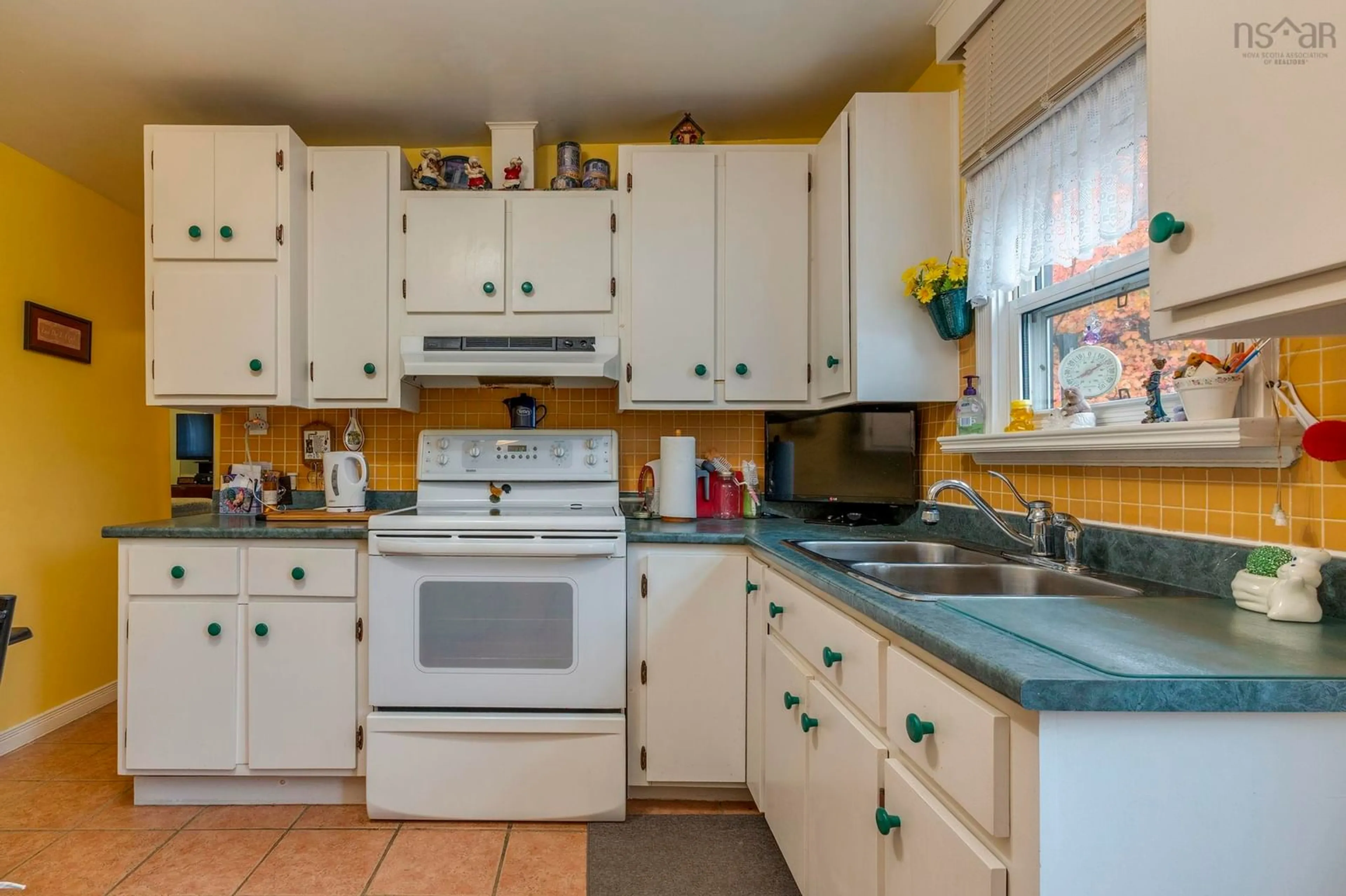 Standard kitchen, unknown for 164 Main Ave, Halifax Nova Scotia B3M 1B2