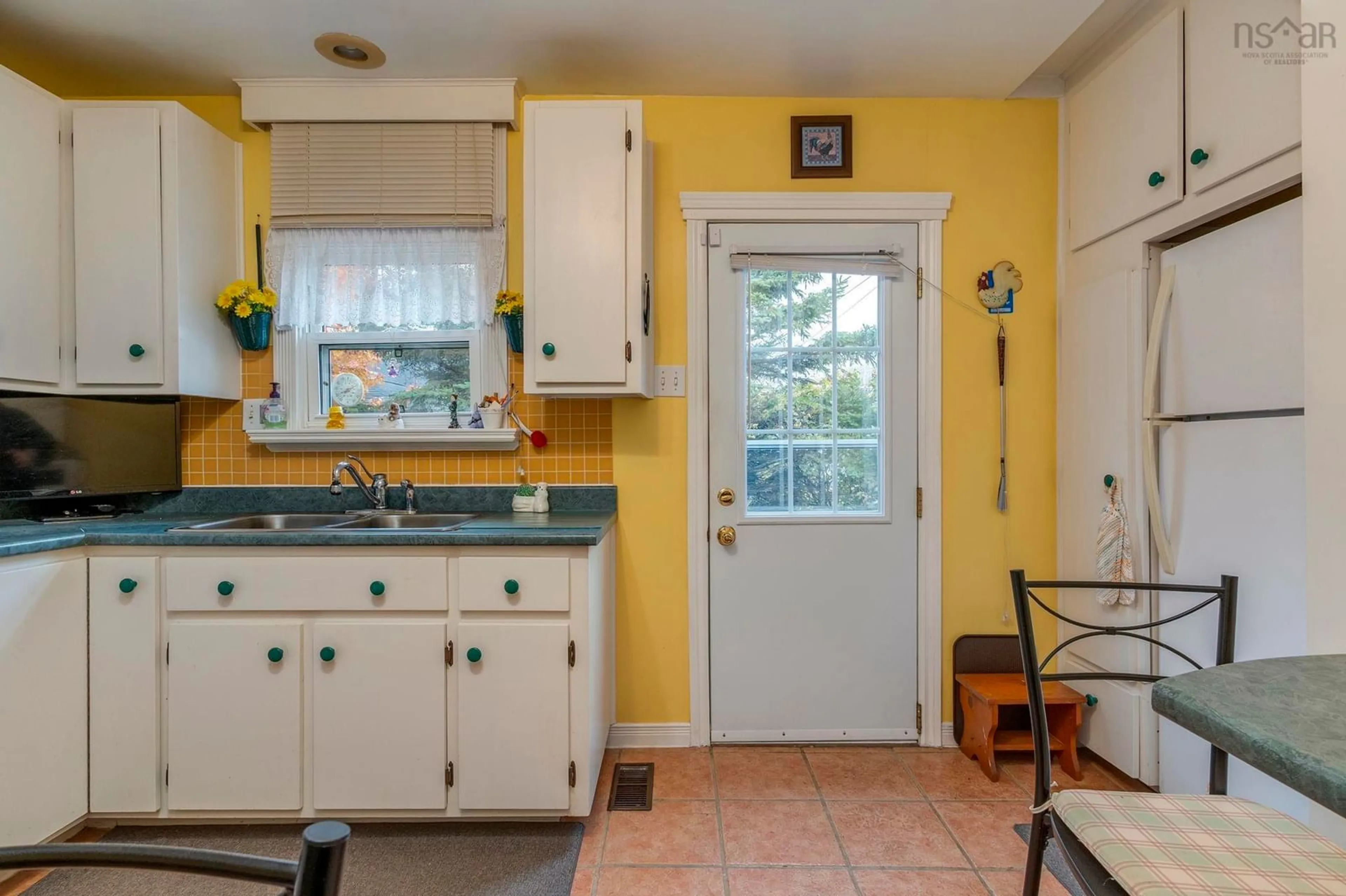 Standard kitchen, ceramic/tile floor for 164 Main Ave, Halifax Nova Scotia B3M 1B2