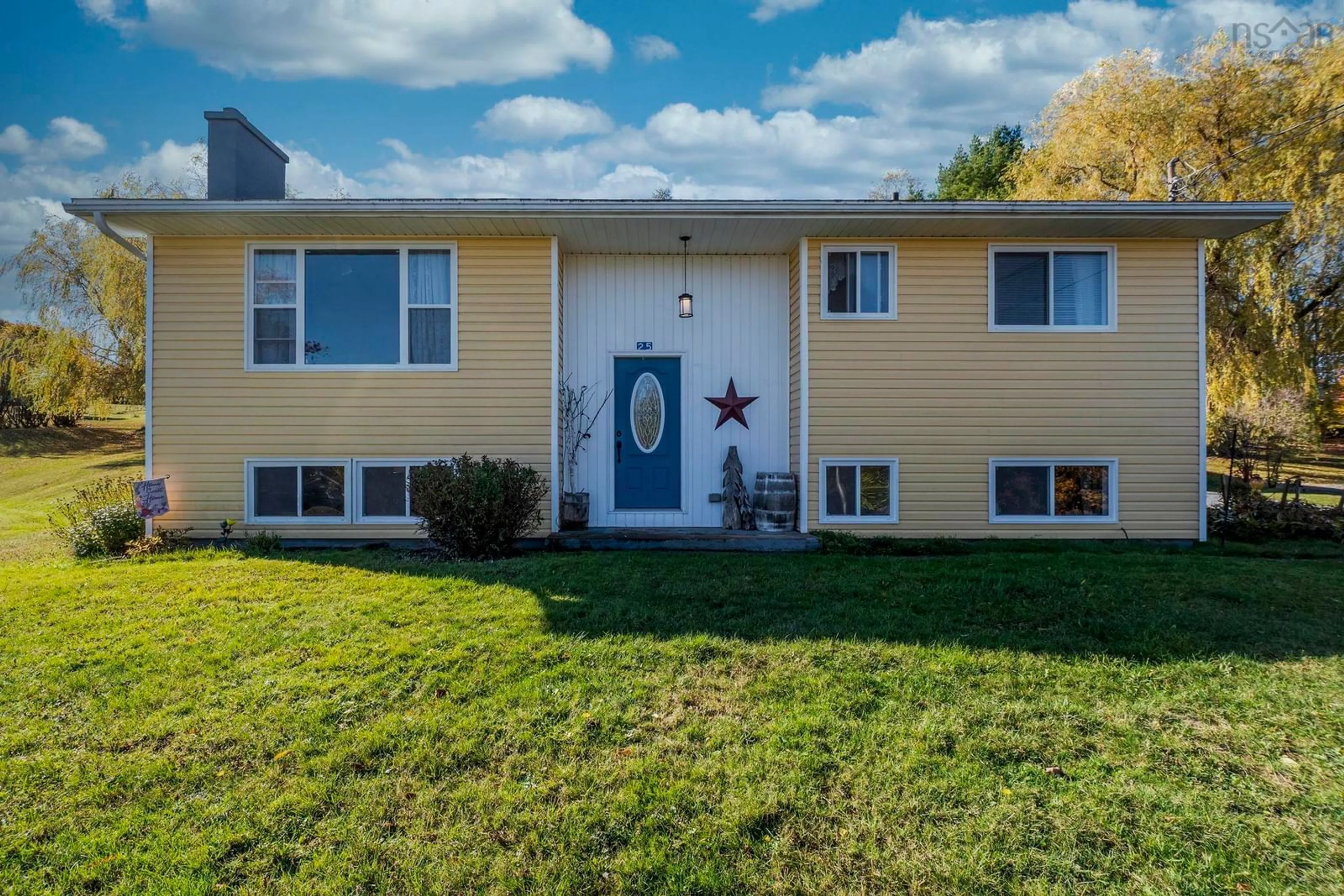 Home with vinyl exterior material, unknown for 25 Maple Ave, Hantsport Nova Scotia B0P 1P0