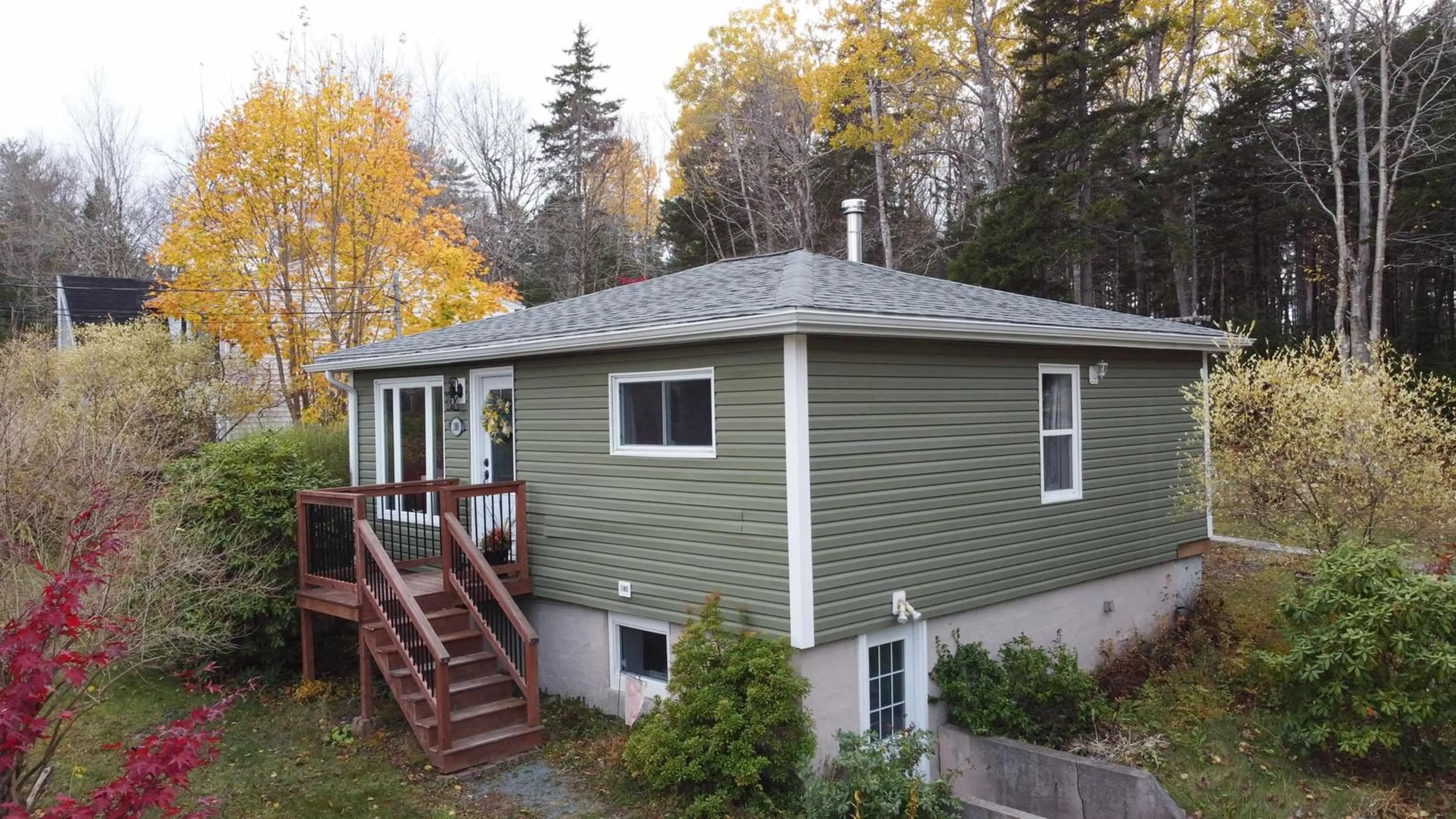 Home with vinyl exterior material, unknown for 180 Lakeview Ave, Middle Sackville Nova Scotia B4E 3B5