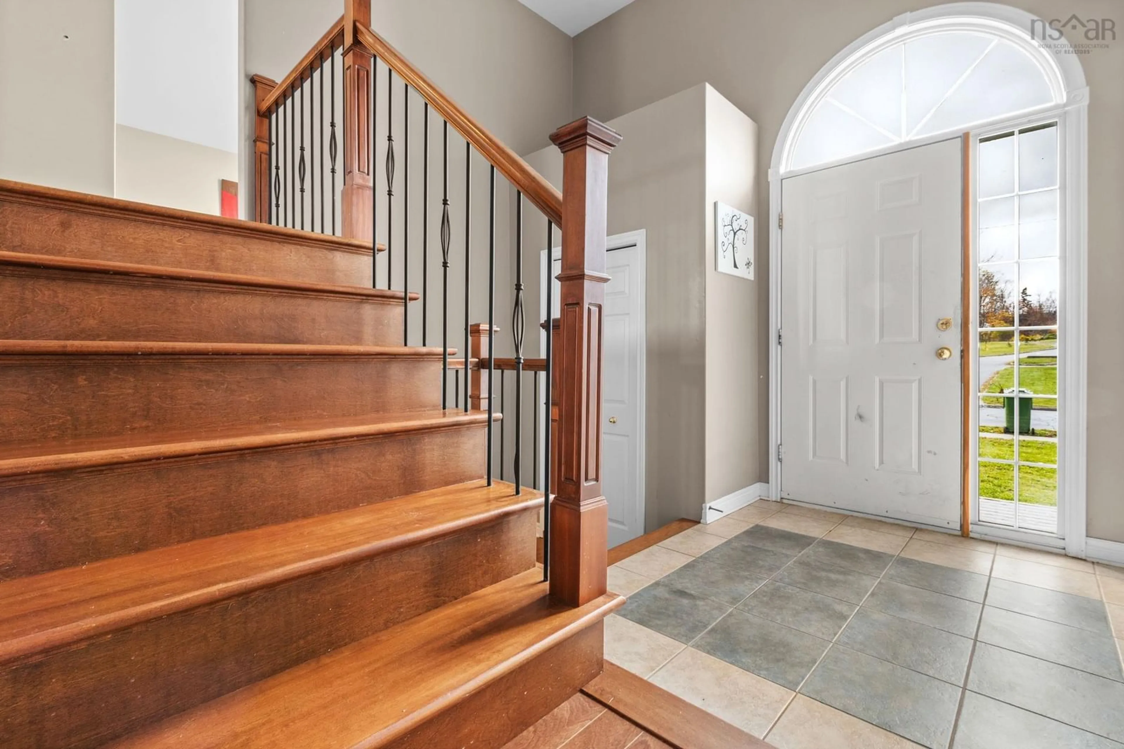 Indoor entryway for 10 Ashgrove Ave, Cole Harbour Nova Scotia B2V 1G1