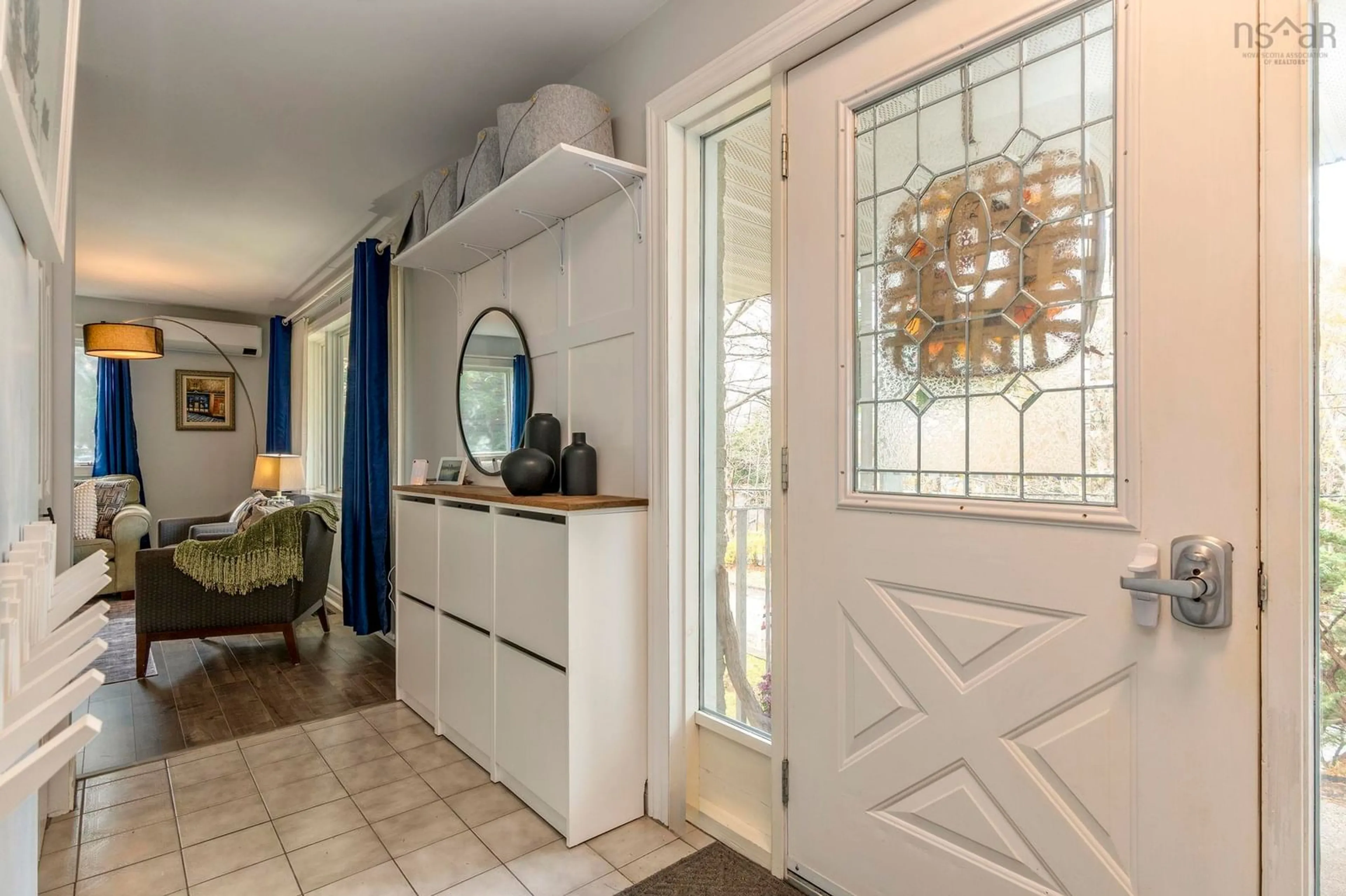 Indoor entryway for 7 Lake Charles Dr, Dartmouth Nova Scotia B2X 2T1