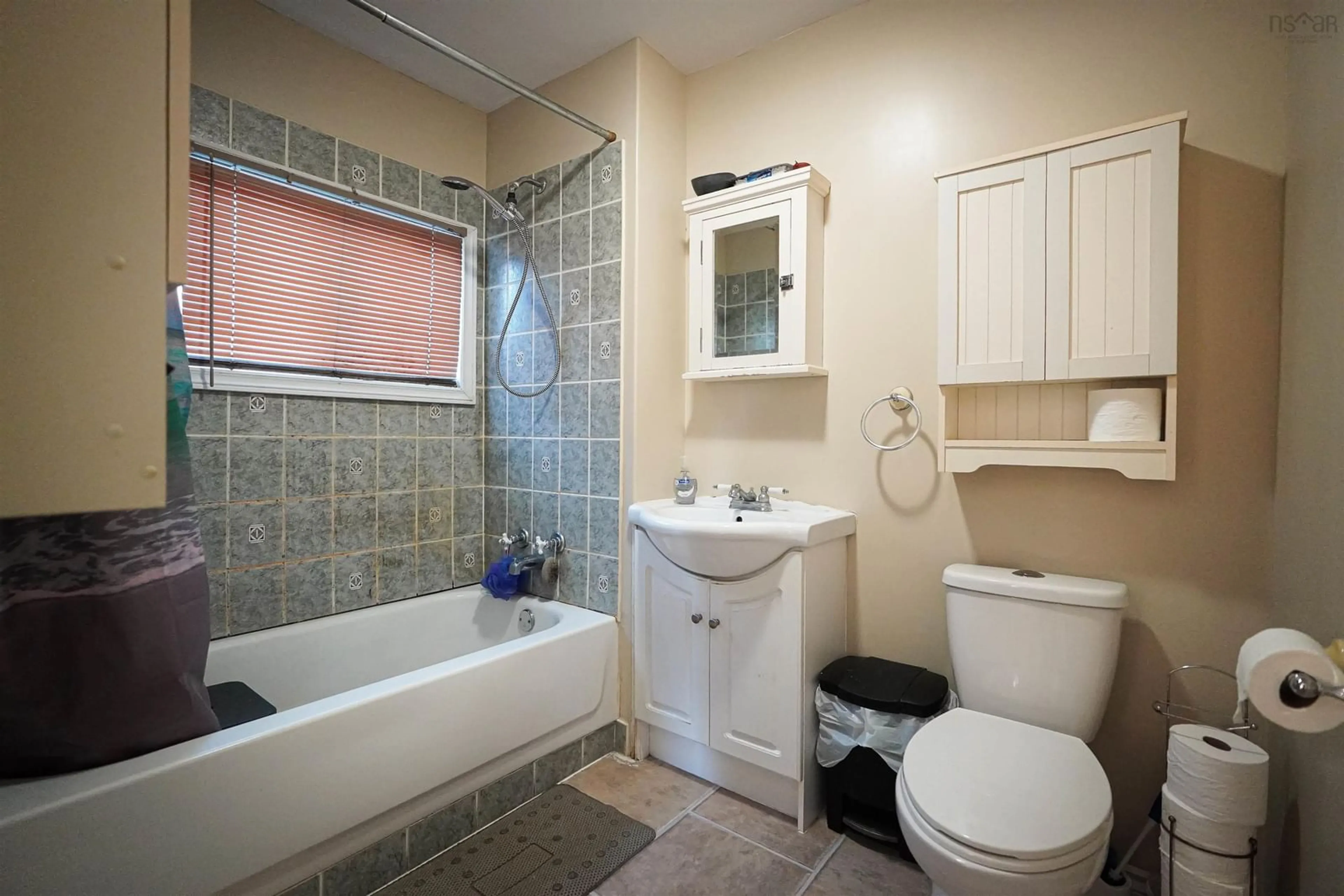 Standard bathroom, ceramic/tile floor for 4 Lewis St, Halifax Nova Scotia B3R 1P6