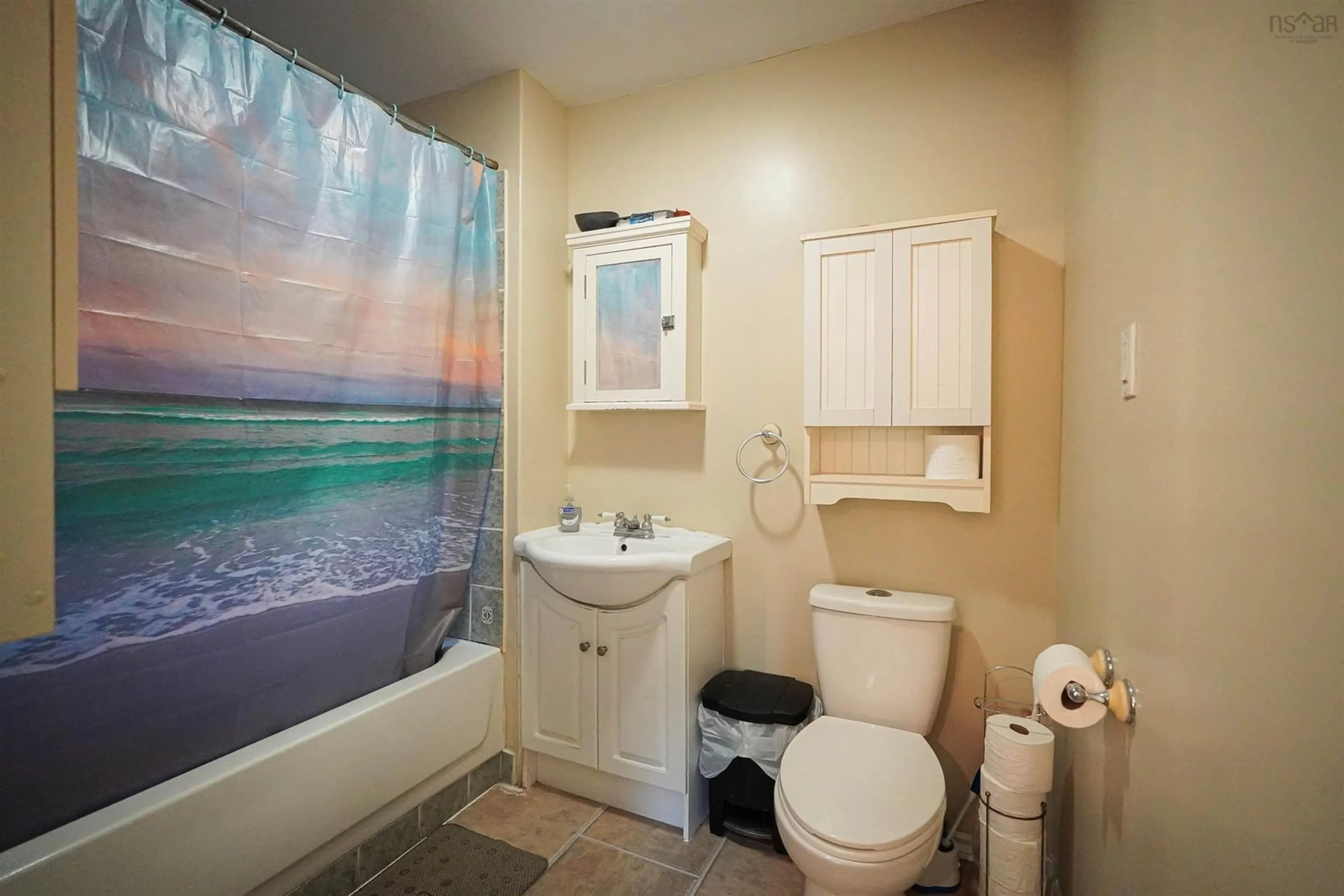 Standard bathroom, ceramic/tile floor for 4 Lewis St, Halifax Nova Scotia B3R 1P6