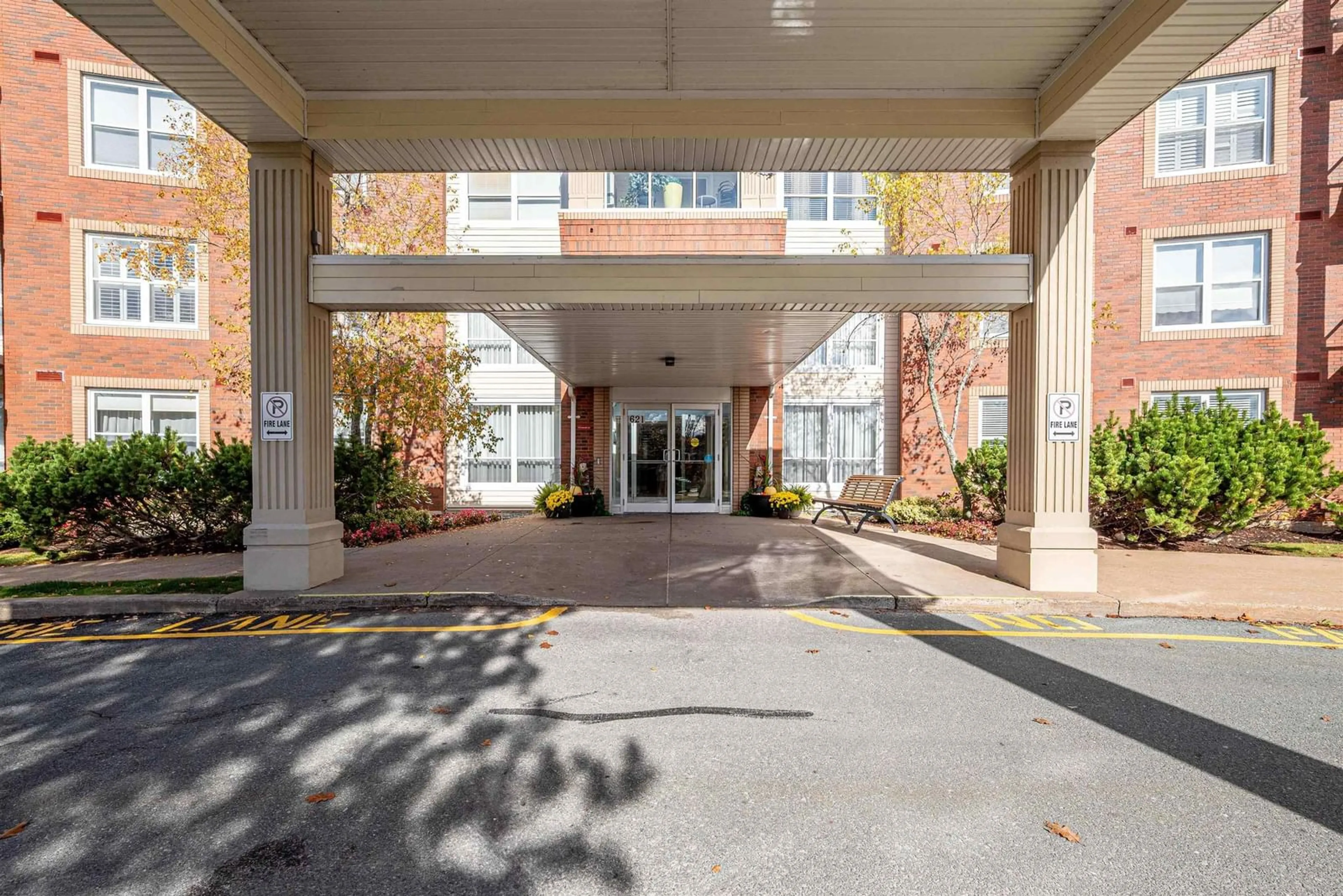 Indoor foyer for 621 Portland Hills Dr #410, Dartmouth Nova Scotia B2W 6N4