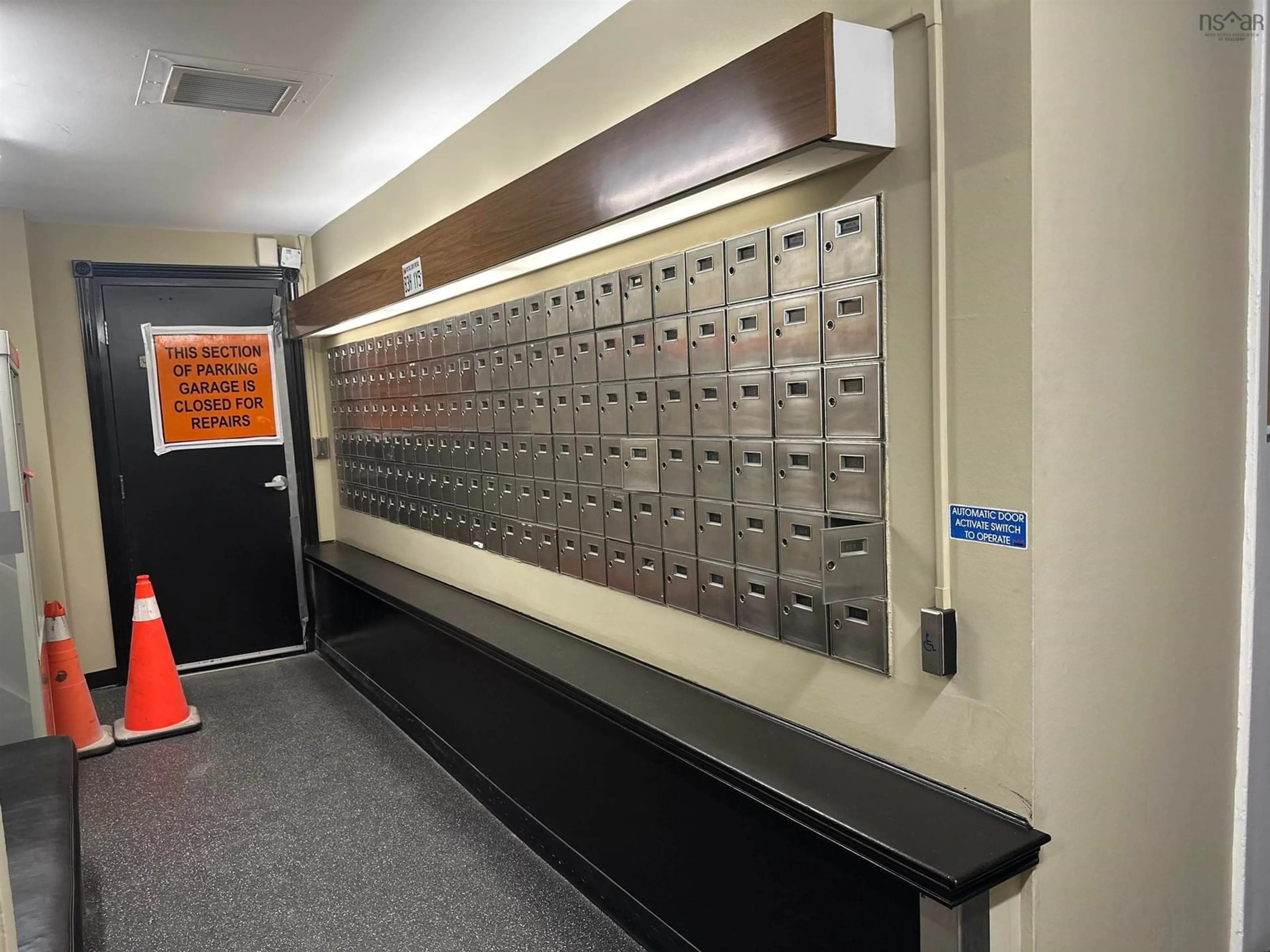 Indoor foyer for 5959 Spring Garden Rd #1602, Halifax Nova Scotia B3H 1Y5