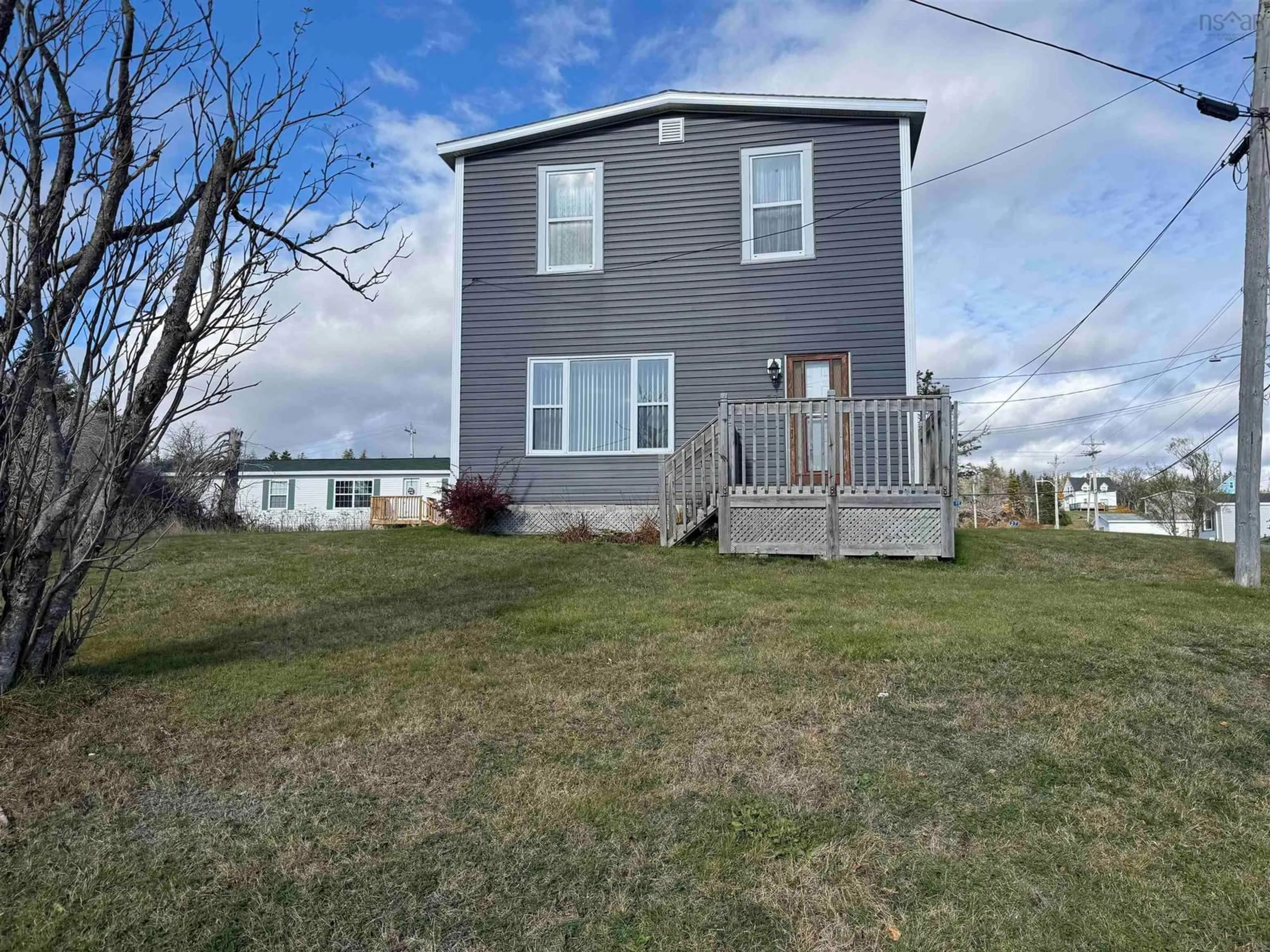 A pic from outside/outdoor area/front of a property/back of a property/a pic from drone, unknown for 37 Kent St, Louisbourg Nova Scotia B1C 1G2