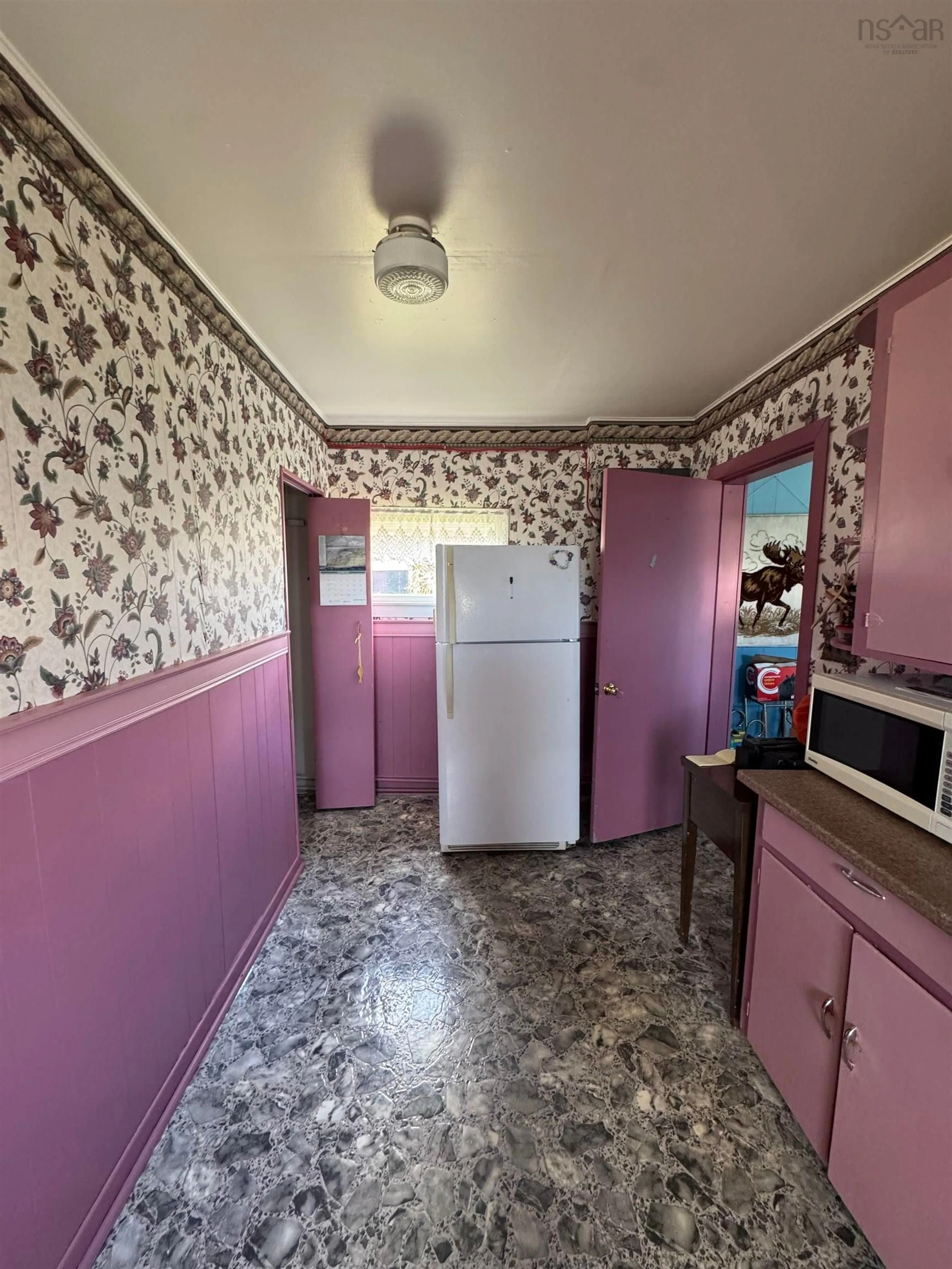 A pic of a room for 37 Kent St, Louisbourg Nova Scotia B1C 1G2