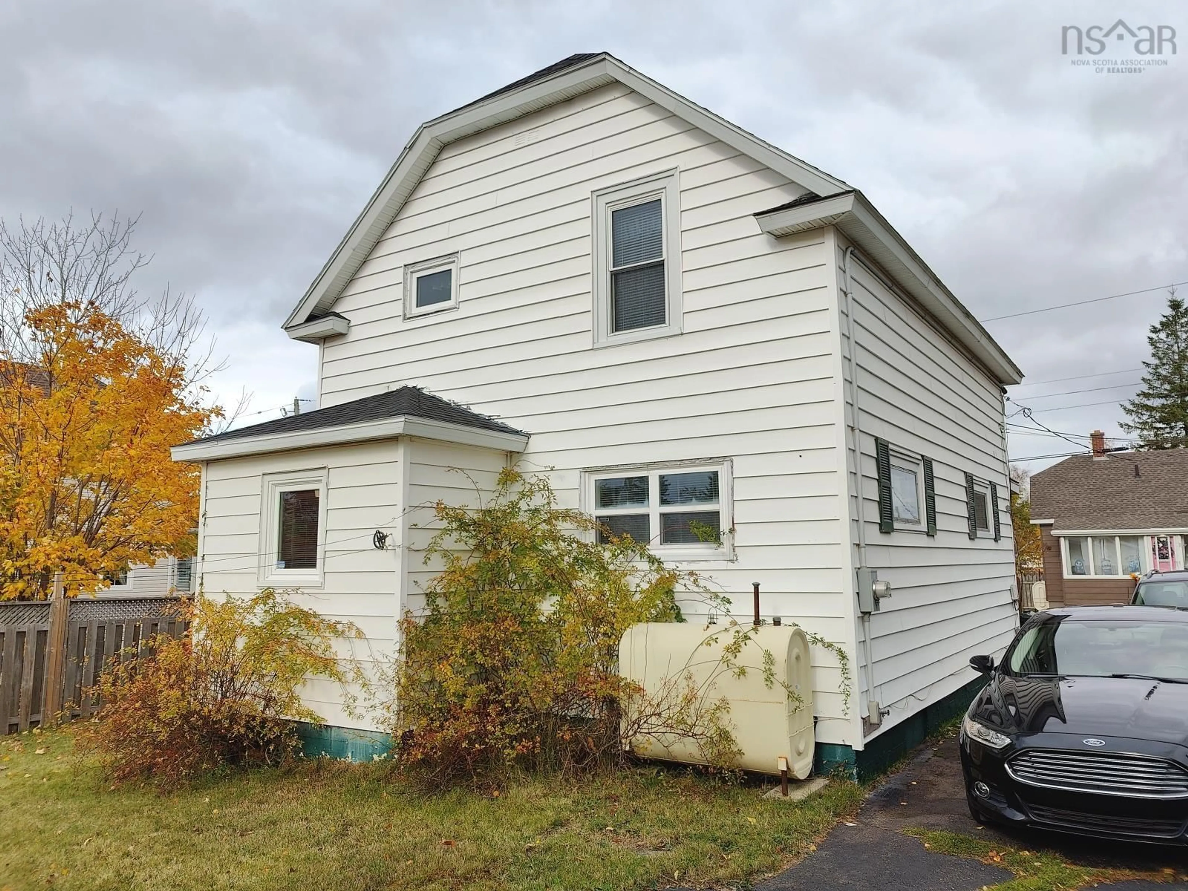 Home with vinyl exterior material, building for 32 Mercer St, Sydney Nova Scotia B1N 2X7