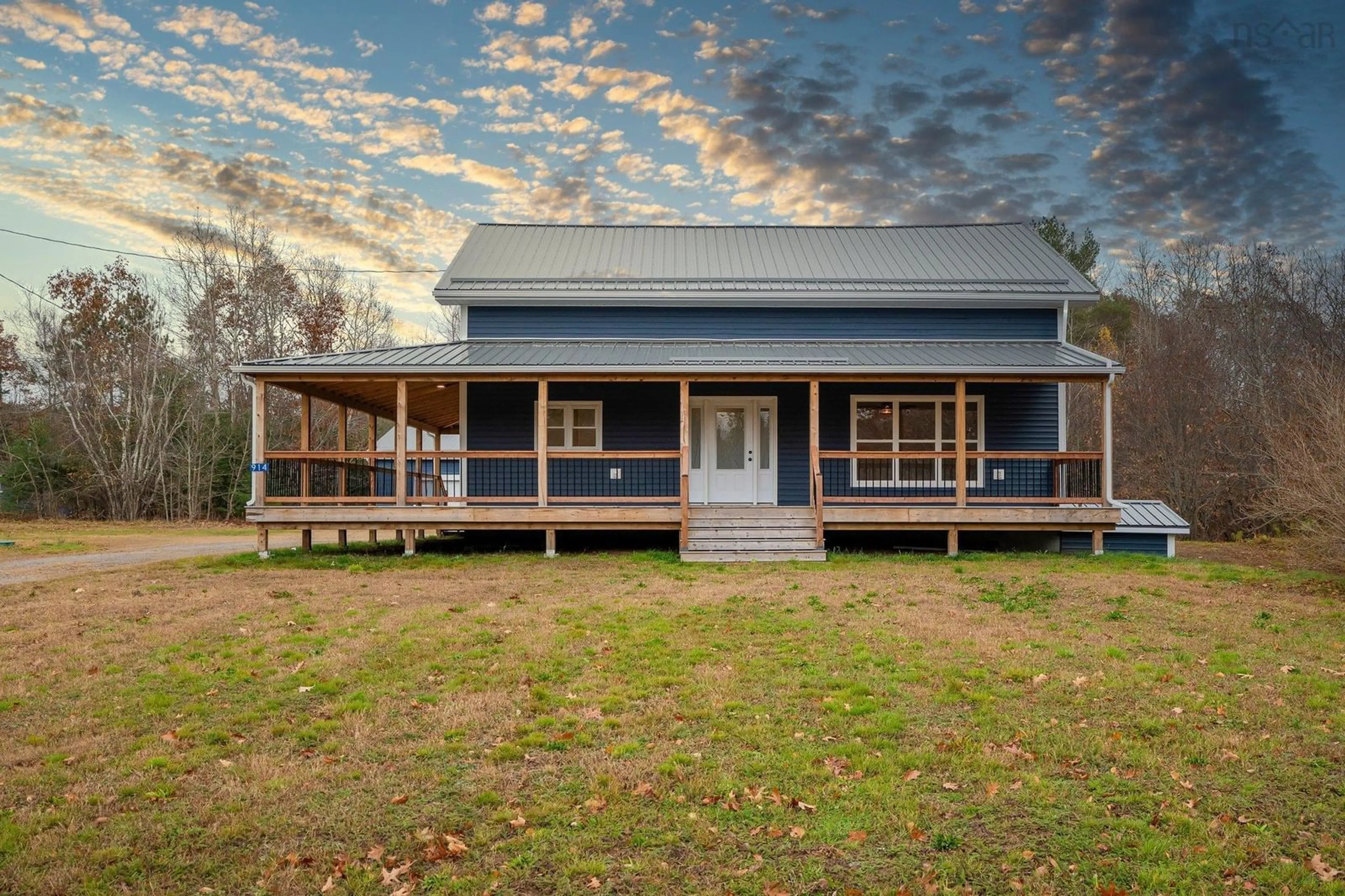 A pic from outside/outdoor area/front of a property/back of a property/a pic from drone, building for 914 Maple Ave, Aylesford Nova Scotia B0P 1C0