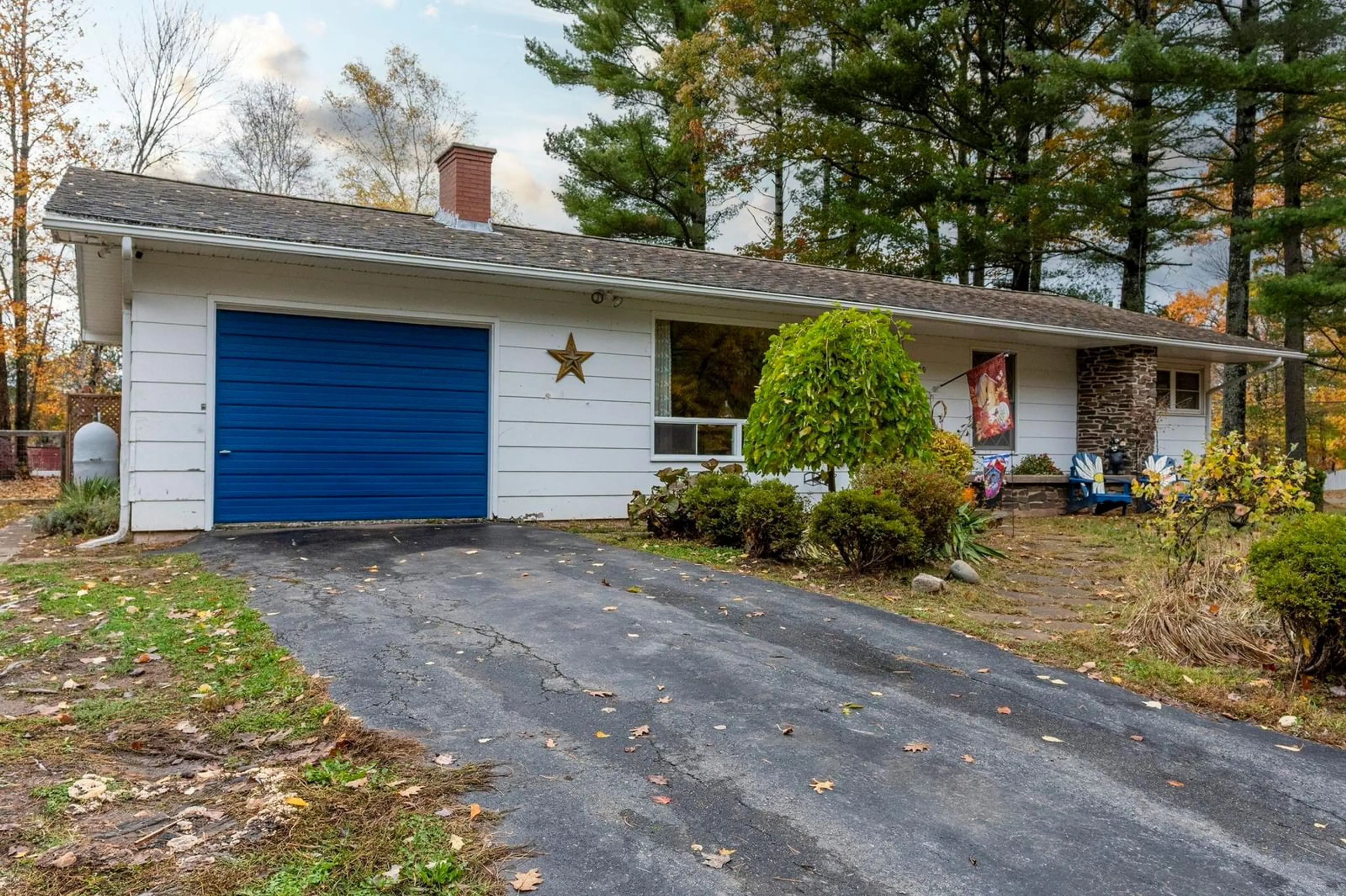 Home with vinyl exterior material, street for 1009 White Pine Dr, Centreville Nova Scotia B0P 1J0