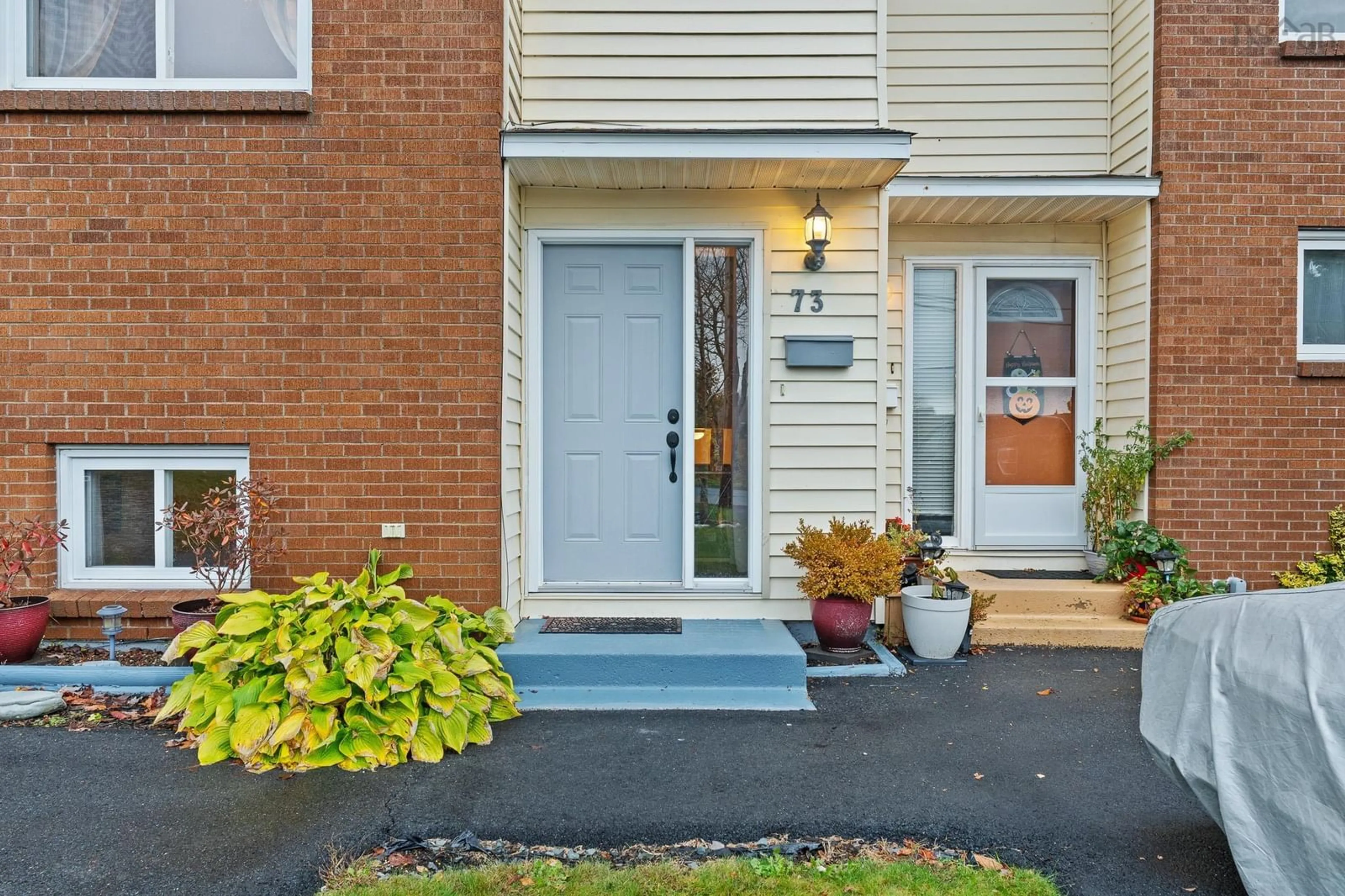 Indoor entryway for 73 Chameau Cres, Cole Harbour Nova Scotia B2W 5G5