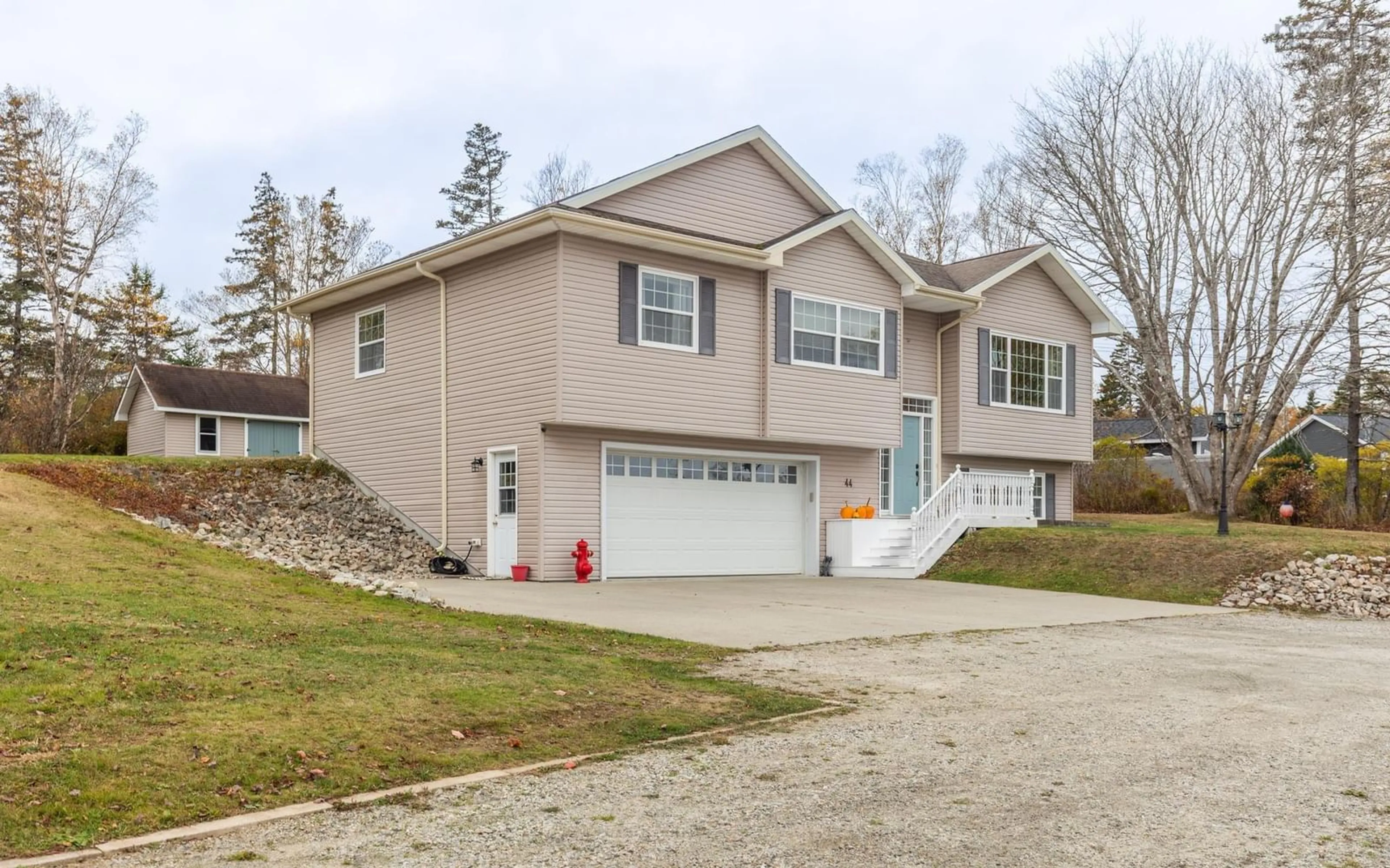 Home with vinyl exterior material, street for 44 Birch Dr, Plymouth Nova Scotia B0W 1B0