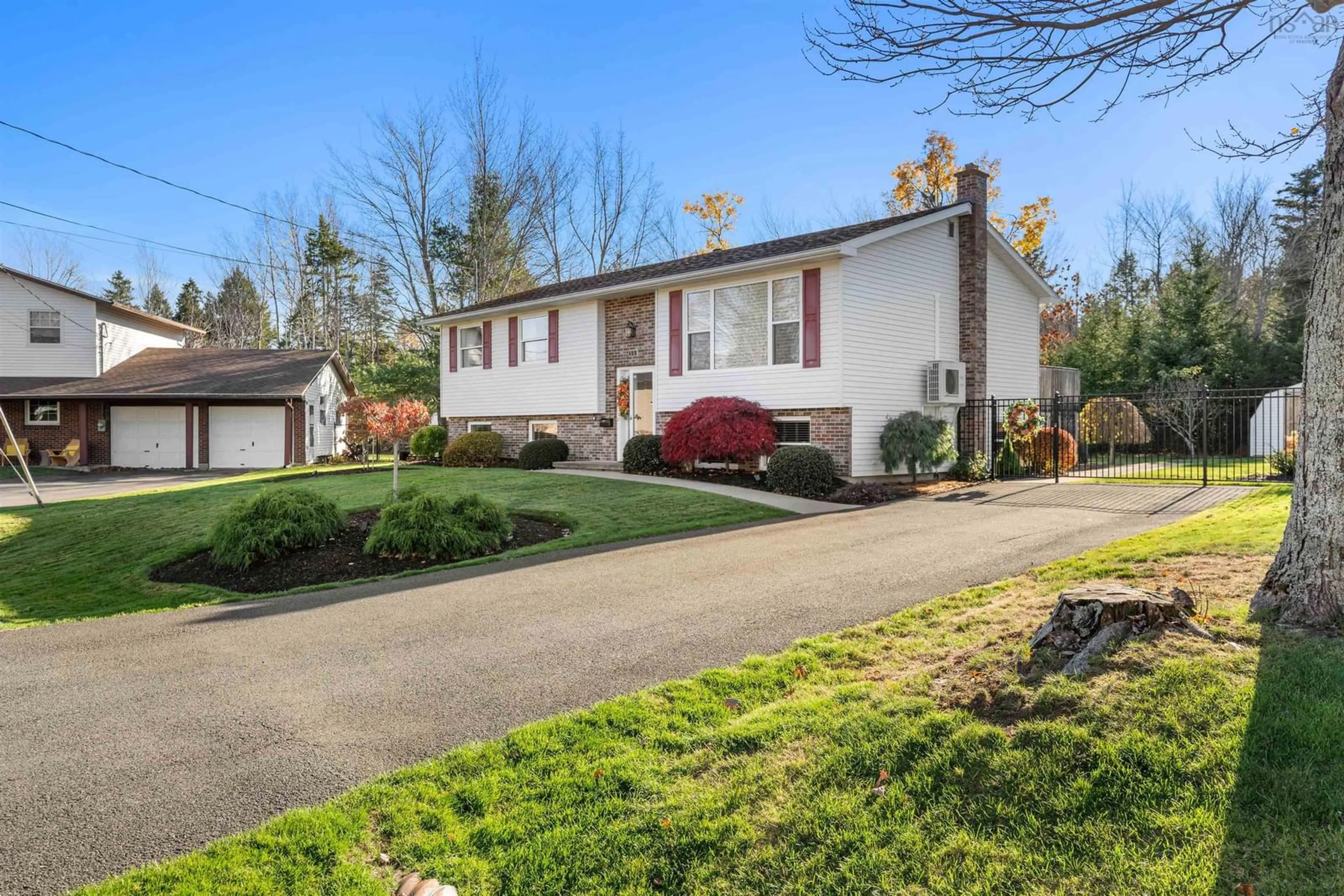 Home with vinyl exterior material, street for 55 Birch Hill Dr, Stellarton Nova Scotia B0K 1S0