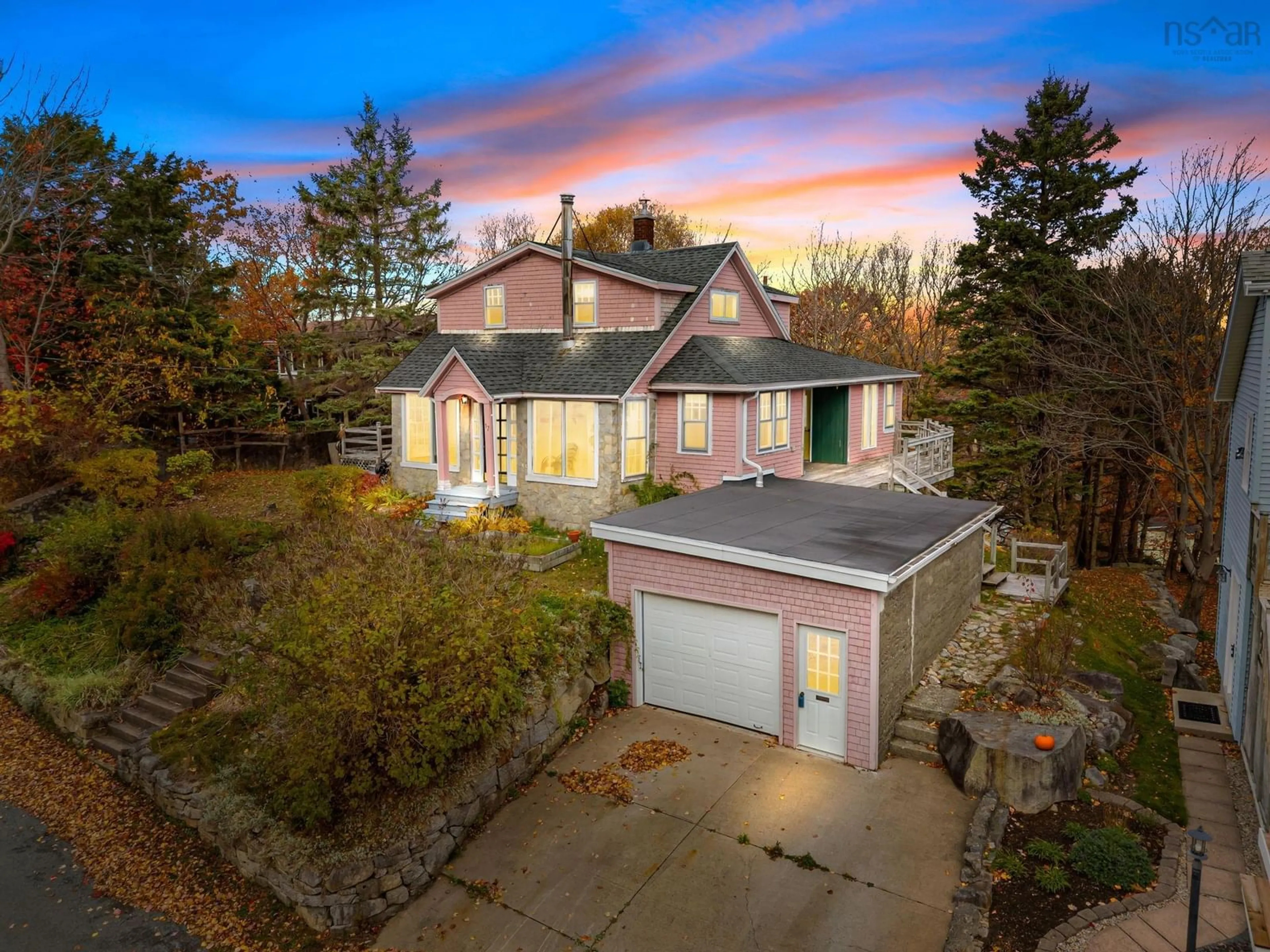 A pic from outside/outdoor area/front of a property/back of a property/a pic from drone, street for 17 Idlewylde Rd, Halifax Nova Scotia B3N 1B8