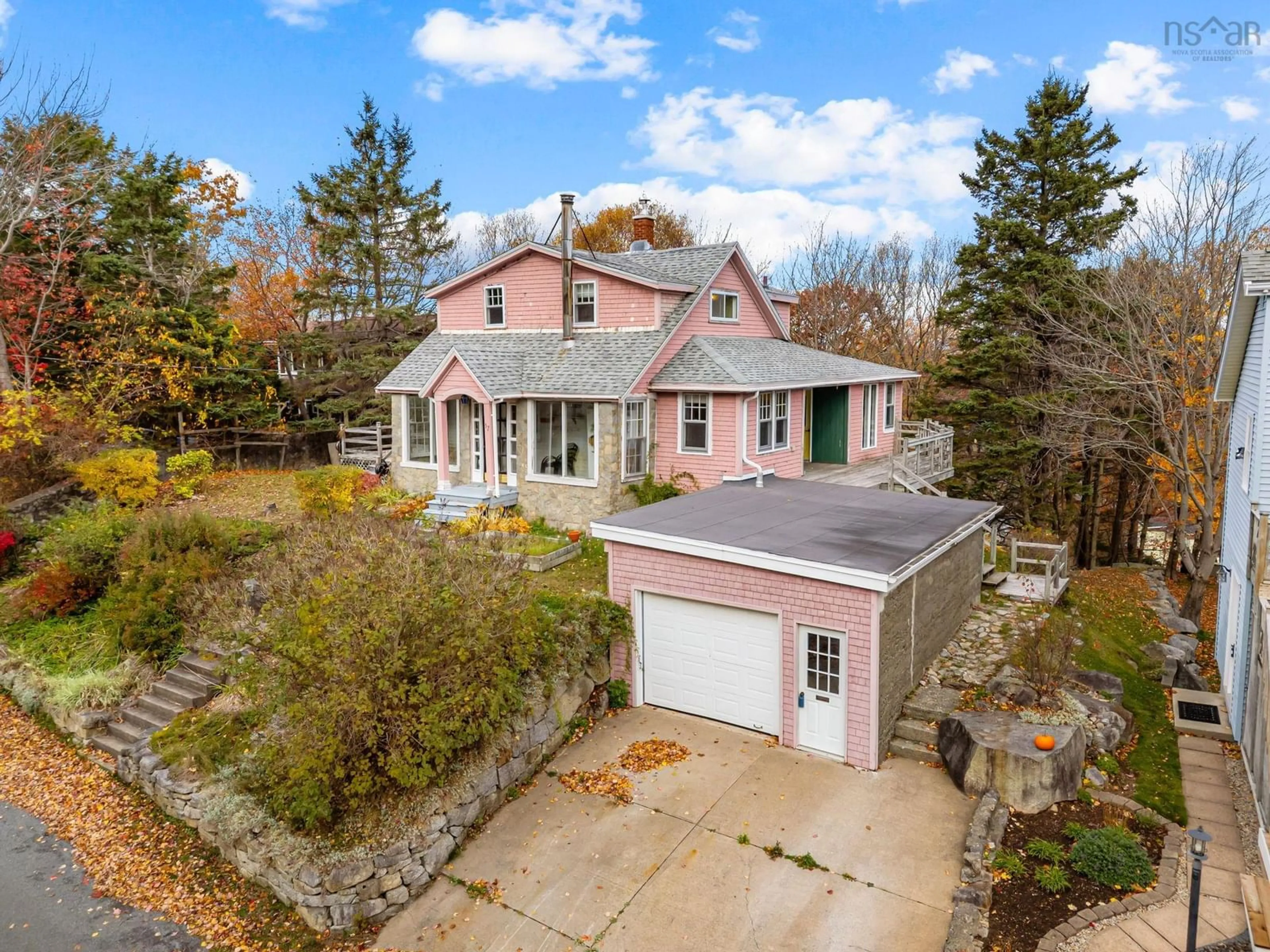 A pic from outside/outdoor area/front of a property/back of a property/a pic from drone, street for 17 Idlewylde Rd, Halifax Nova Scotia B3N 1B8