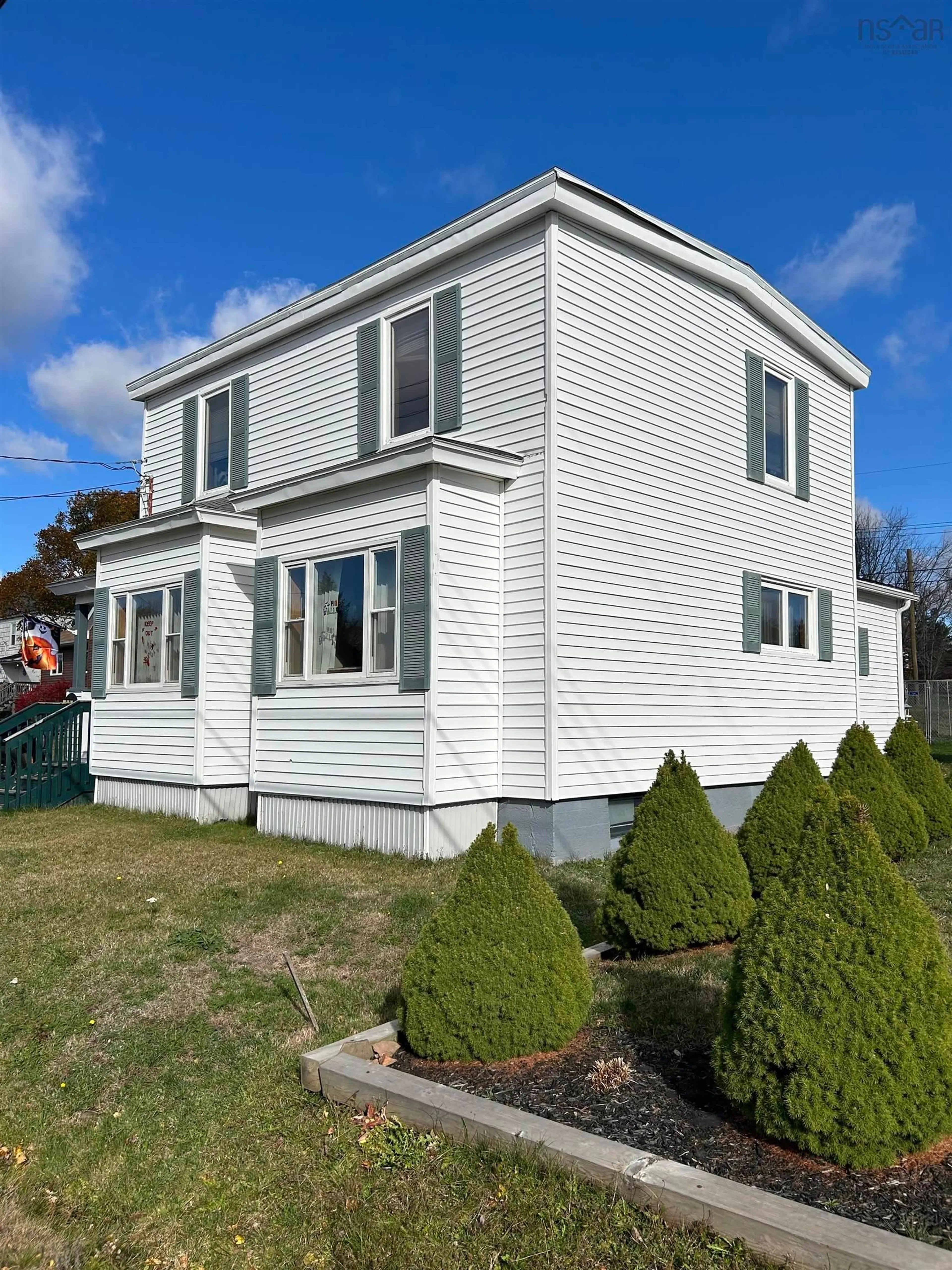 Home with vinyl exterior material, building for 92 Victoria St, Springhill Nova Scotia B0M 1X0