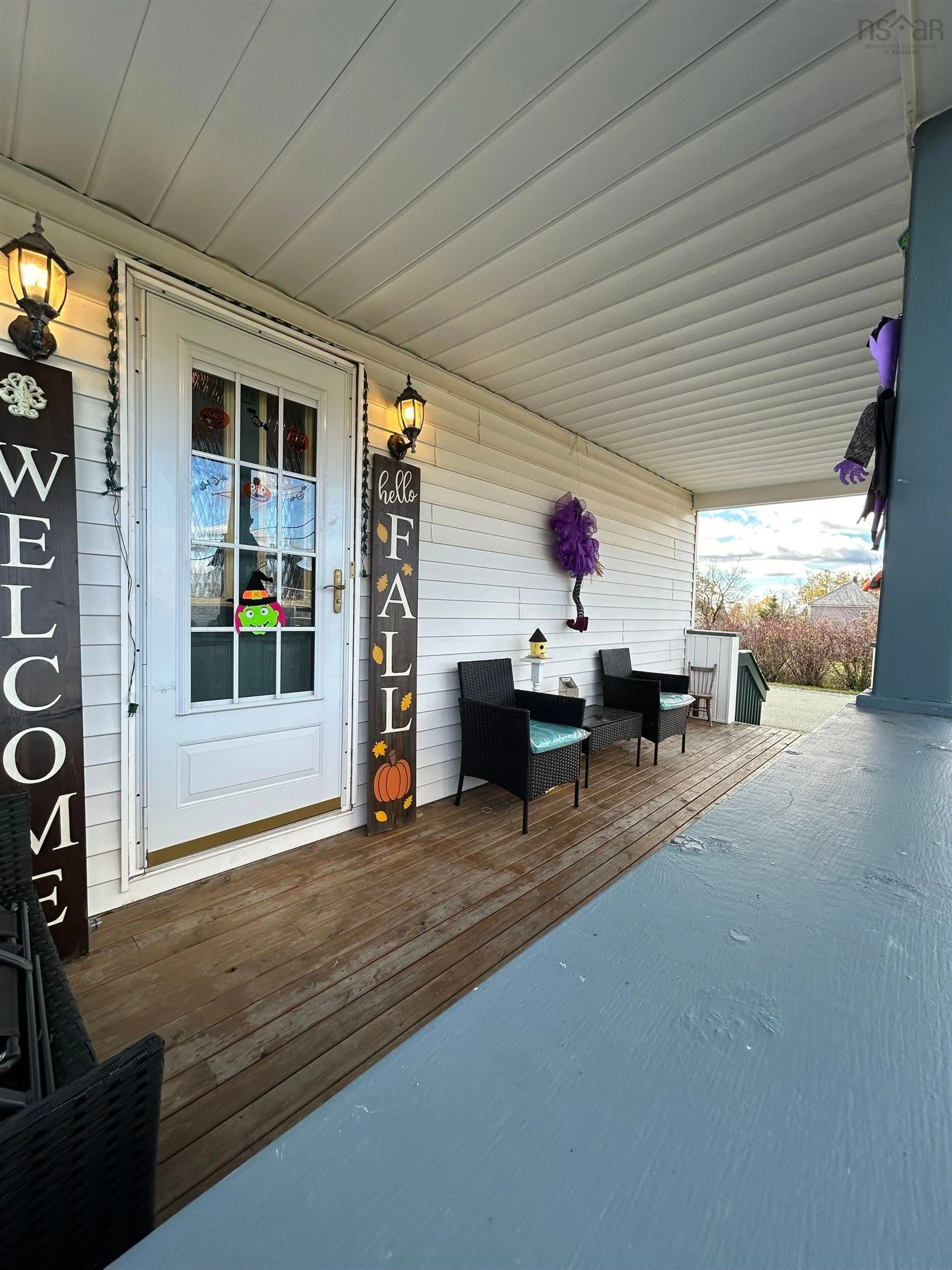Indoor entryway for 92 Victoria St, Springhill Nova Scotia B0M 1X0